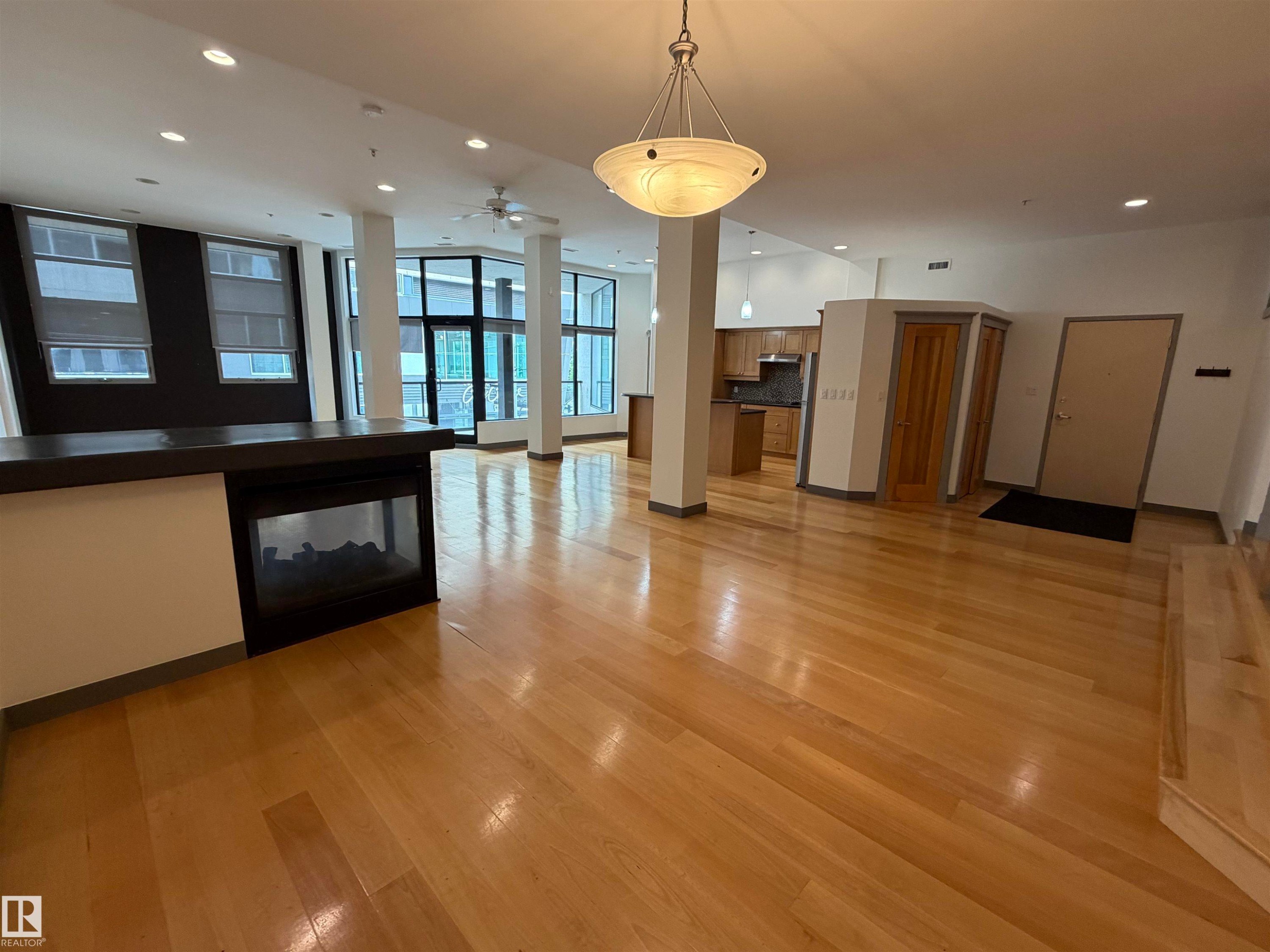 #212 10009 102 Av Nw, Edmonton, AB