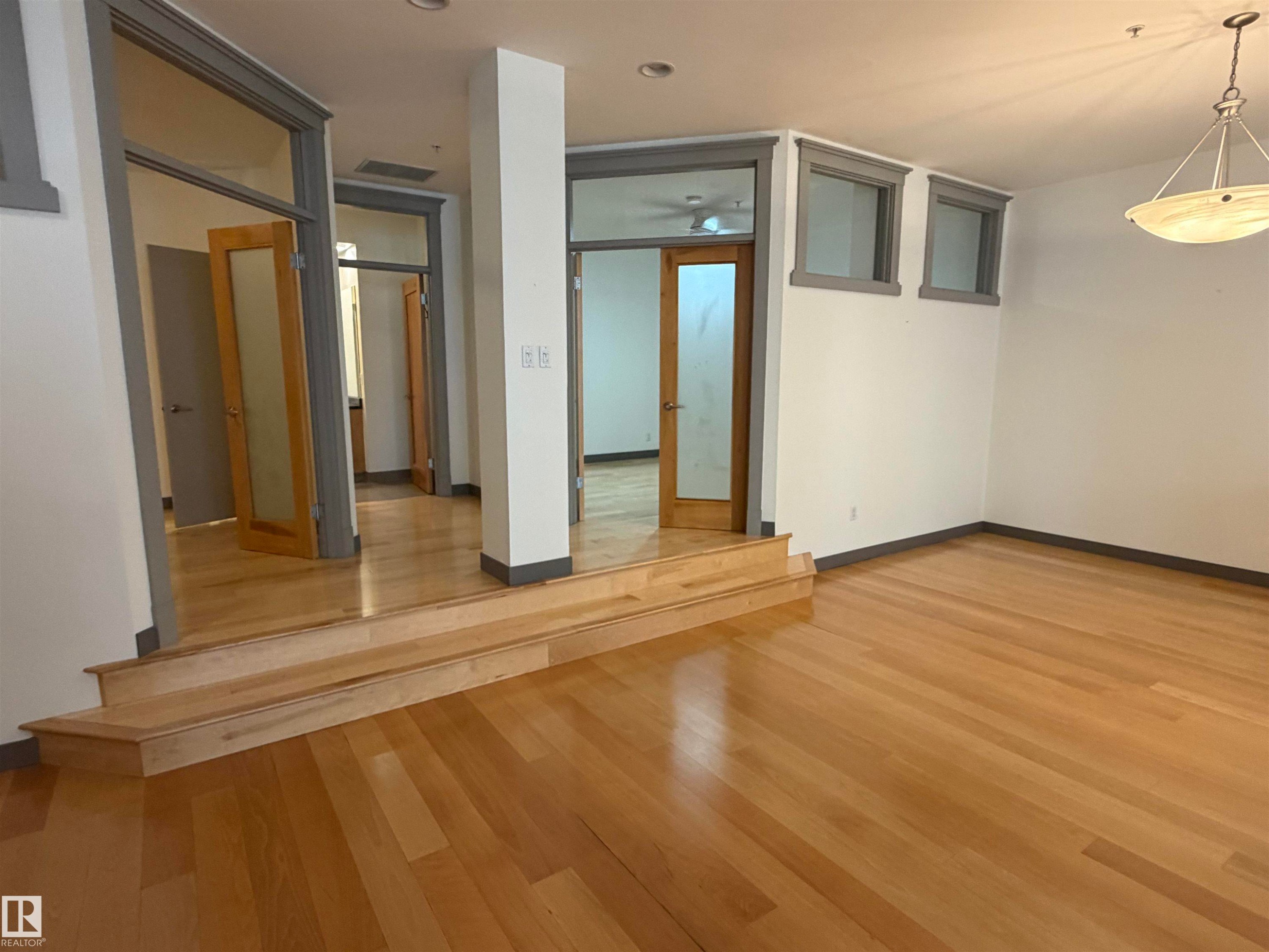 #212 10009 102 Av Nw, Edmonton, AB