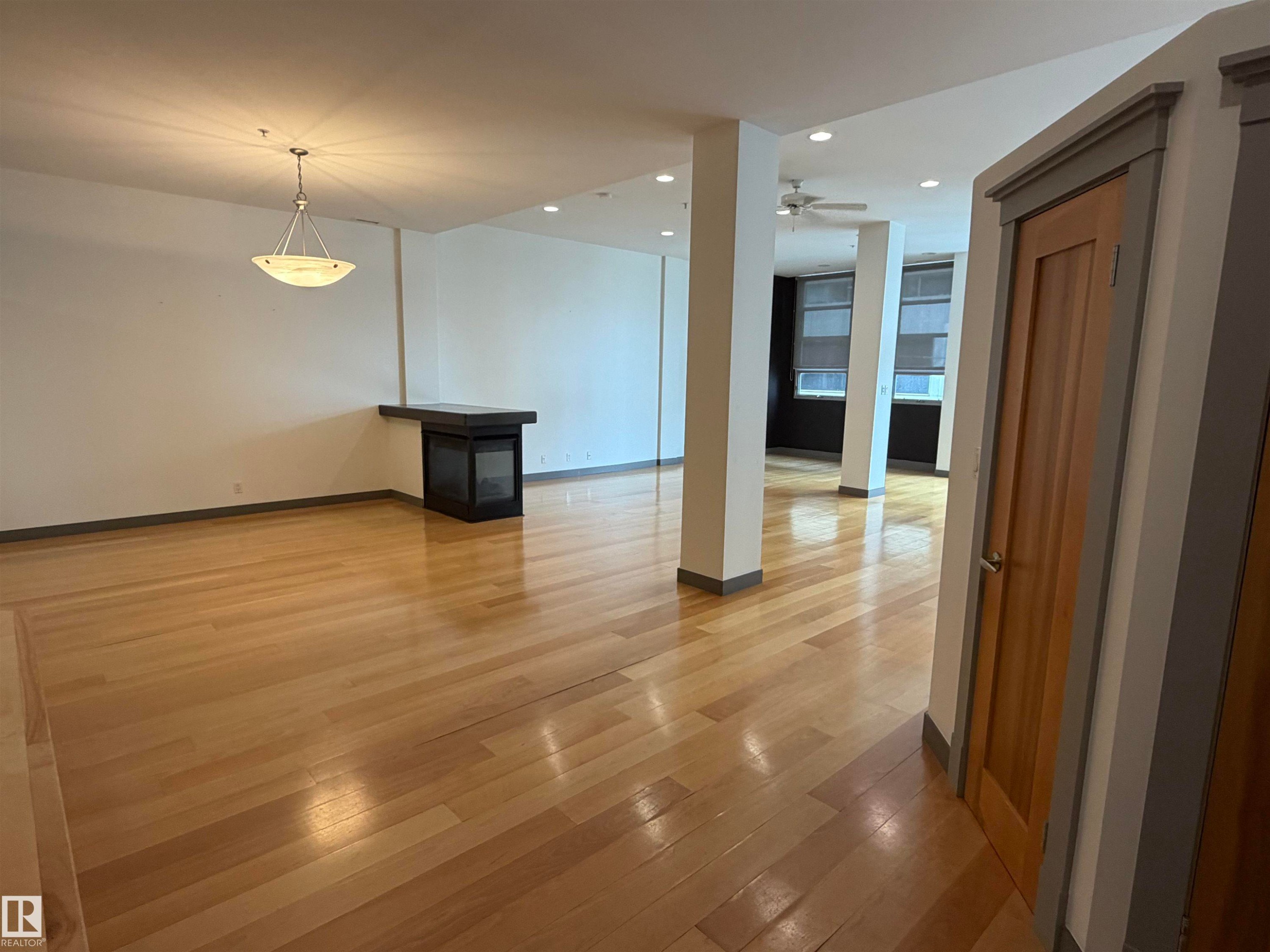 #212 10009 102 Av Nw, Edmonton, AB