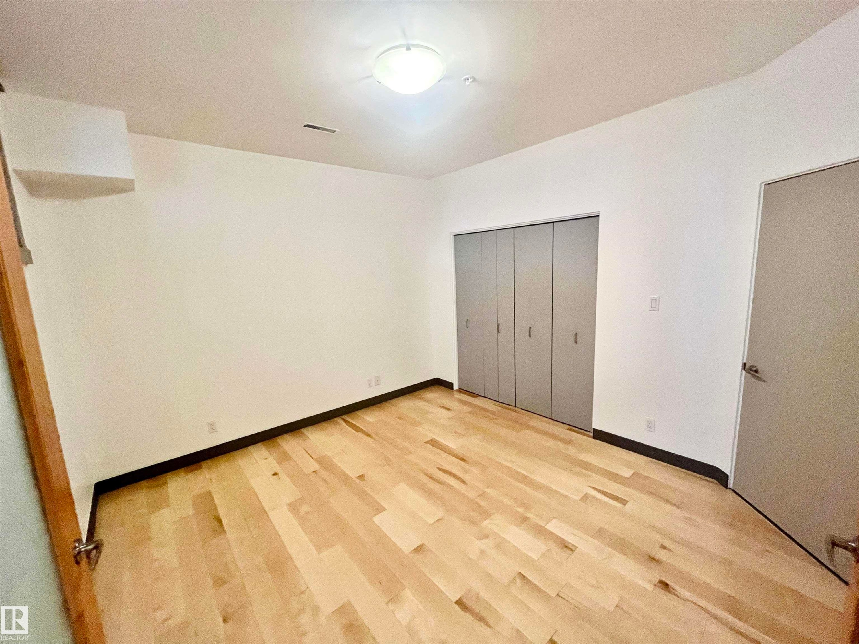 #212 10009 102 Av Nw, Edmonton, AB