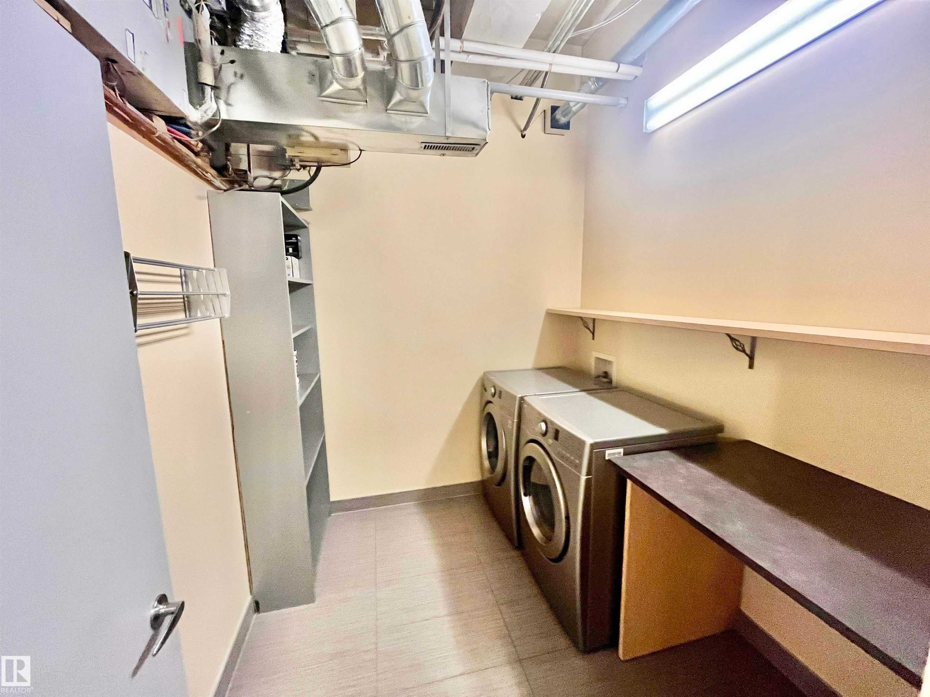 #212 10009 102 Av Nw, Edmonton, AB