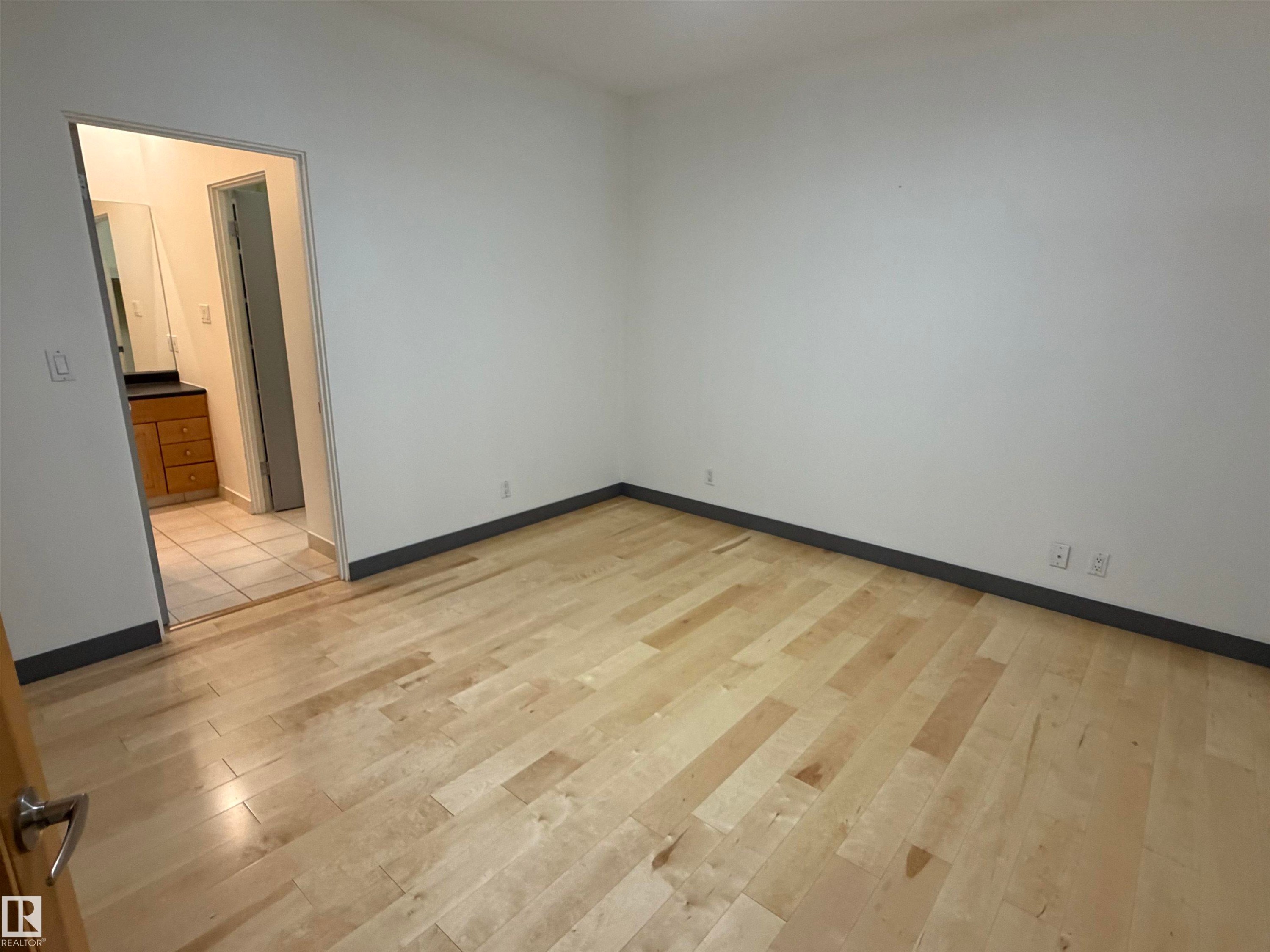 #212 10009 102 Av Nw, Edmonton, AB