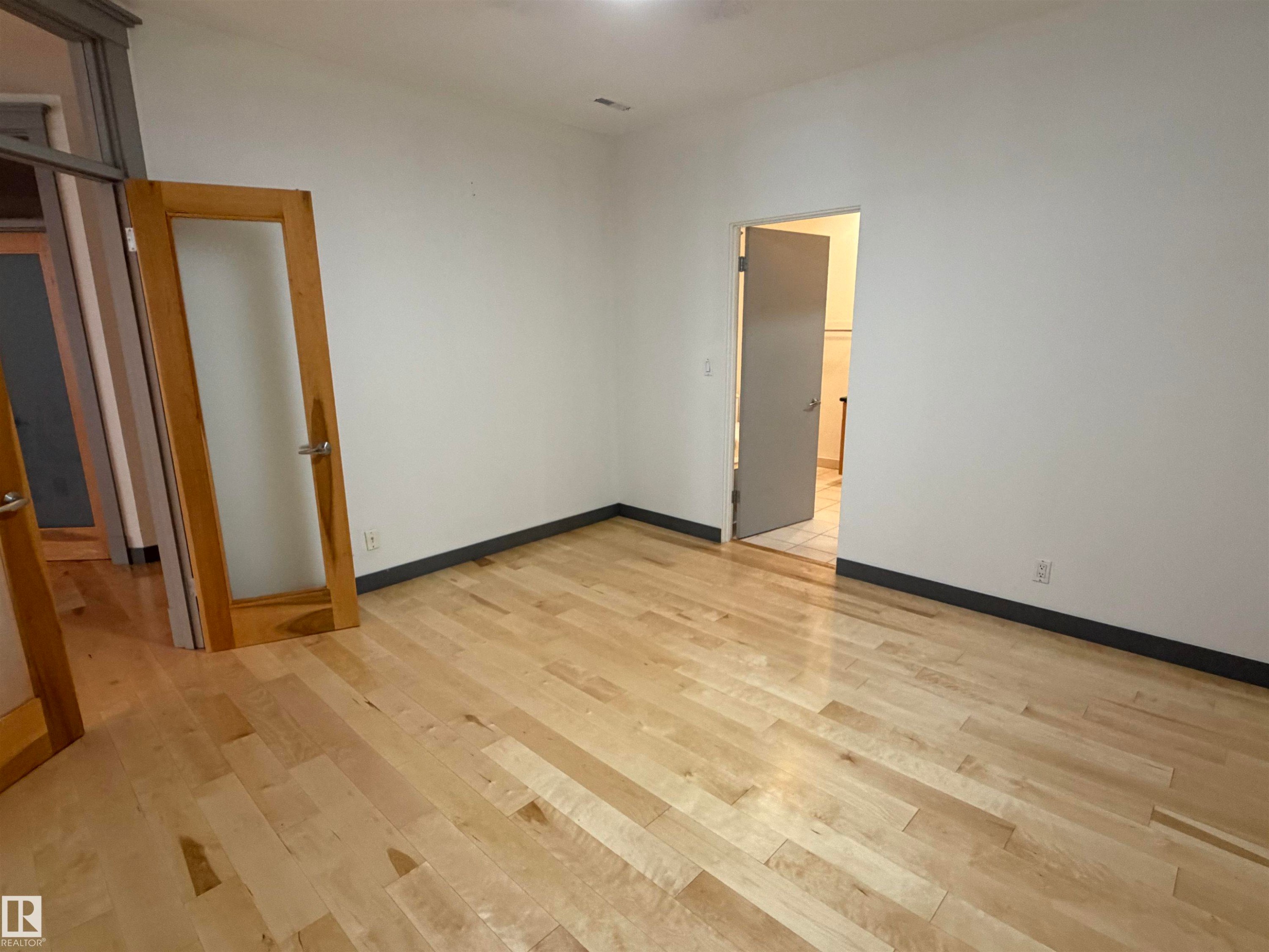 #212 10009 102 Av Nw, Edmonton, AB