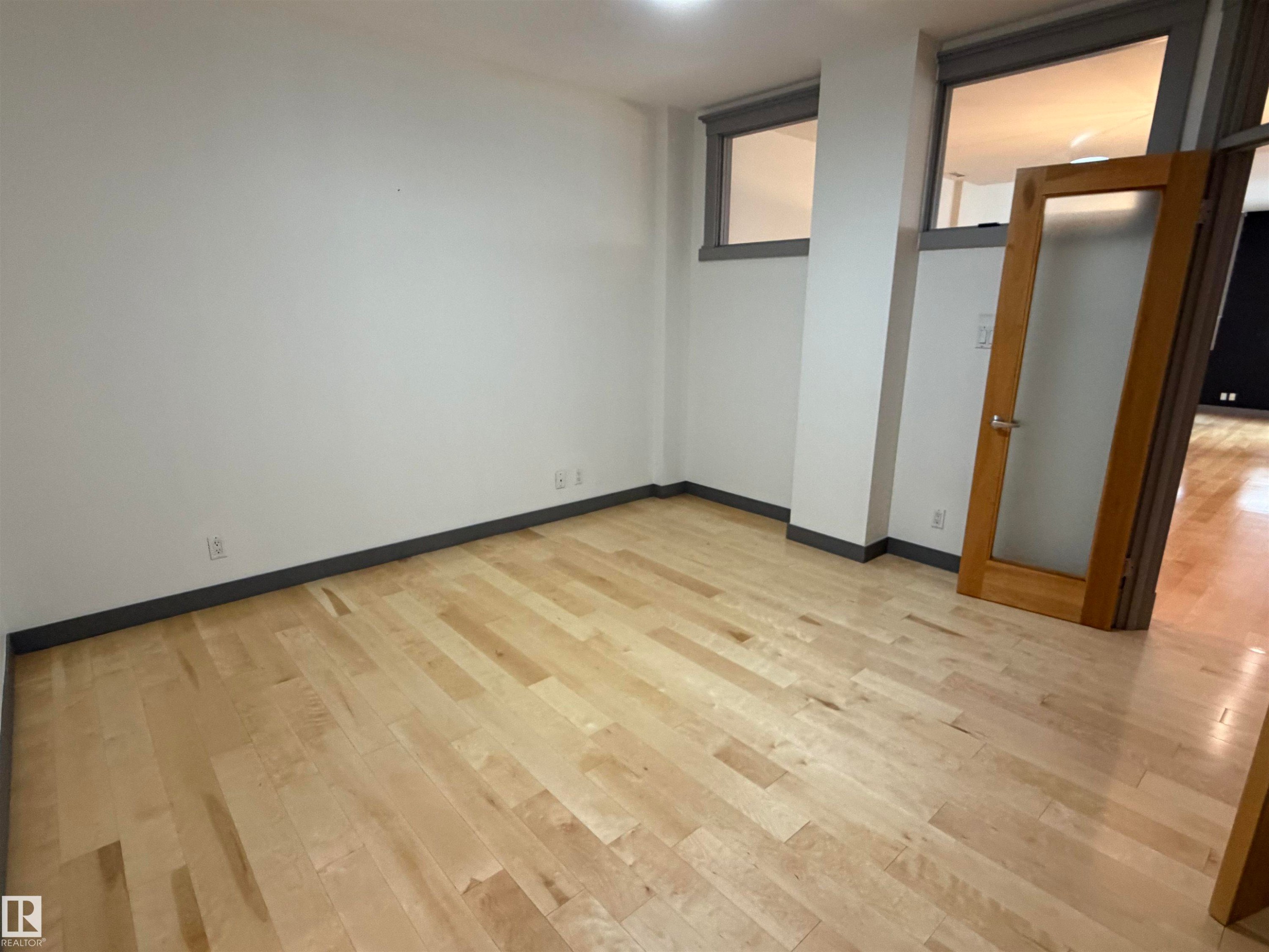 #212 10009 102 Av Nw, Edmonton, AB
