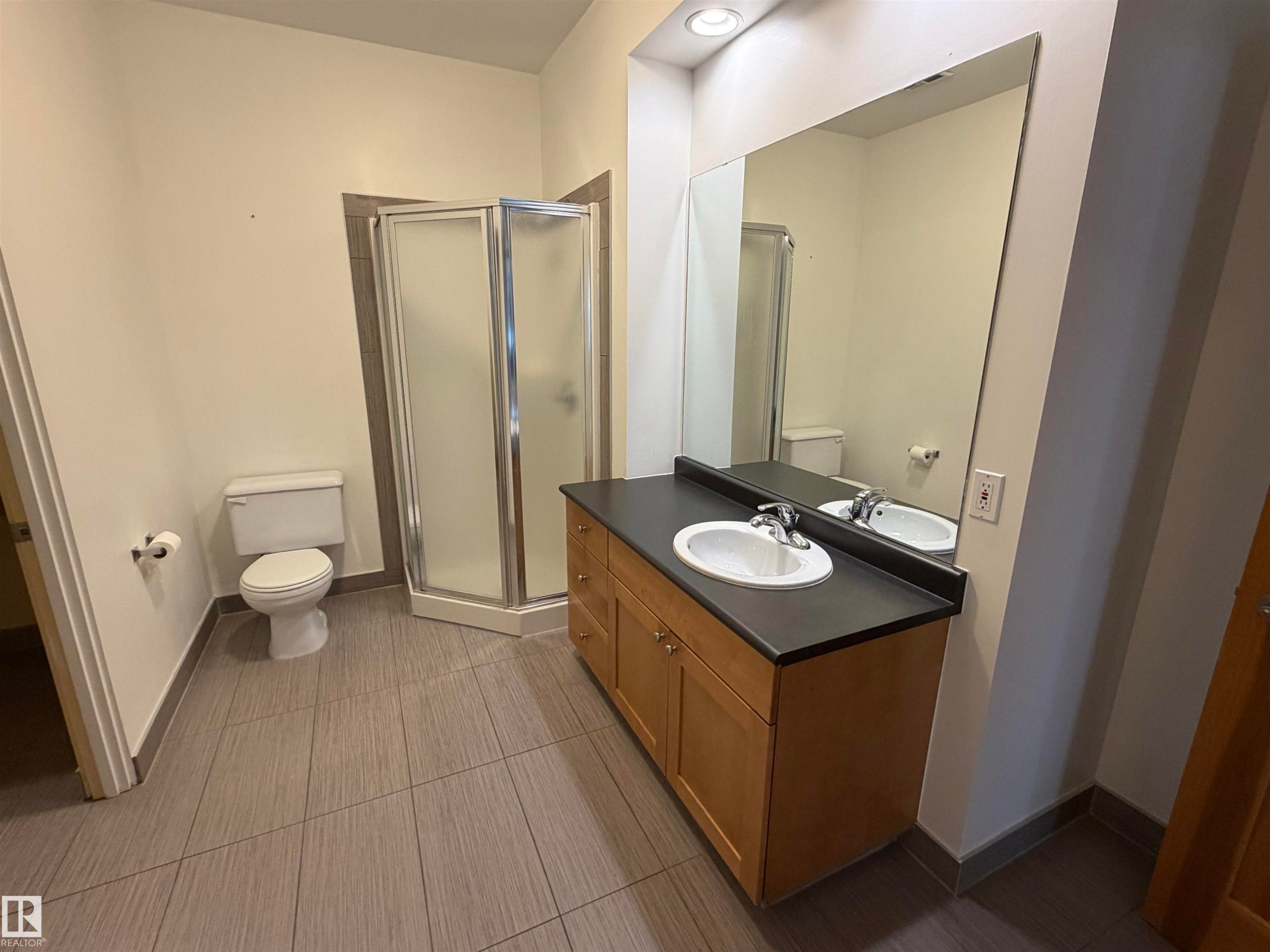 #212 10009 102 Av Nw, Edmonton, AB