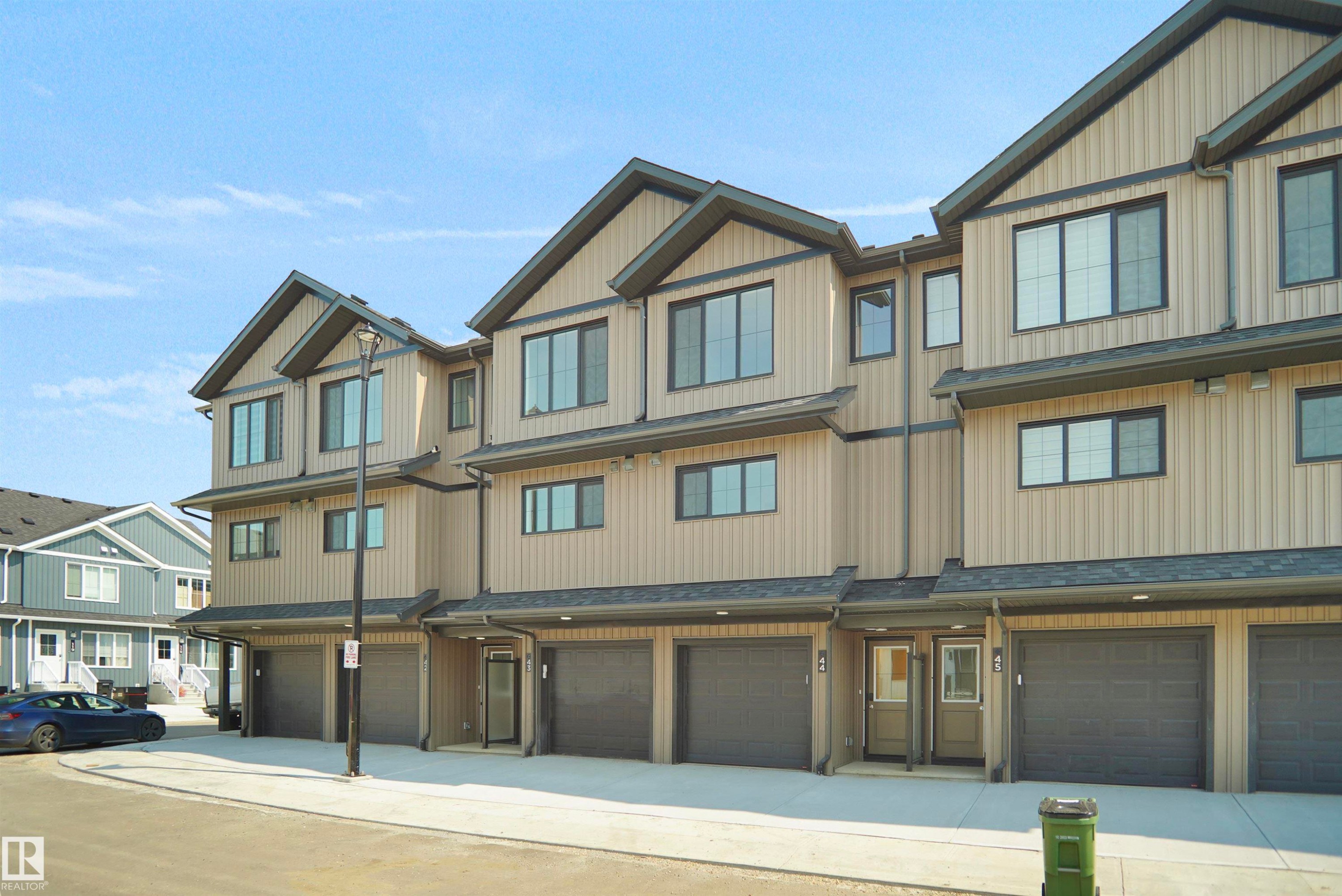 #48 1009 Cy Becker Rd Nw, Edmonton, AB - Outdoor With Facade