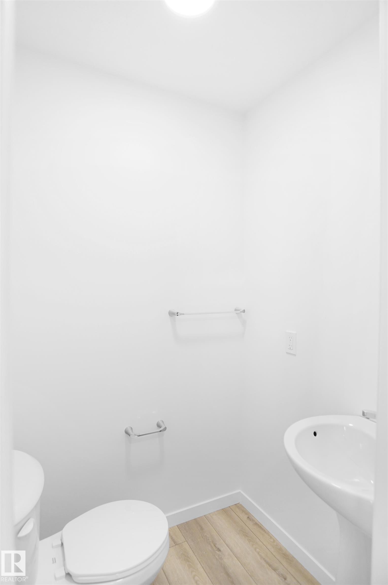 532 Uplands Drive Nw, Edmonton, AB - Indoor Photo Showing Bathroom