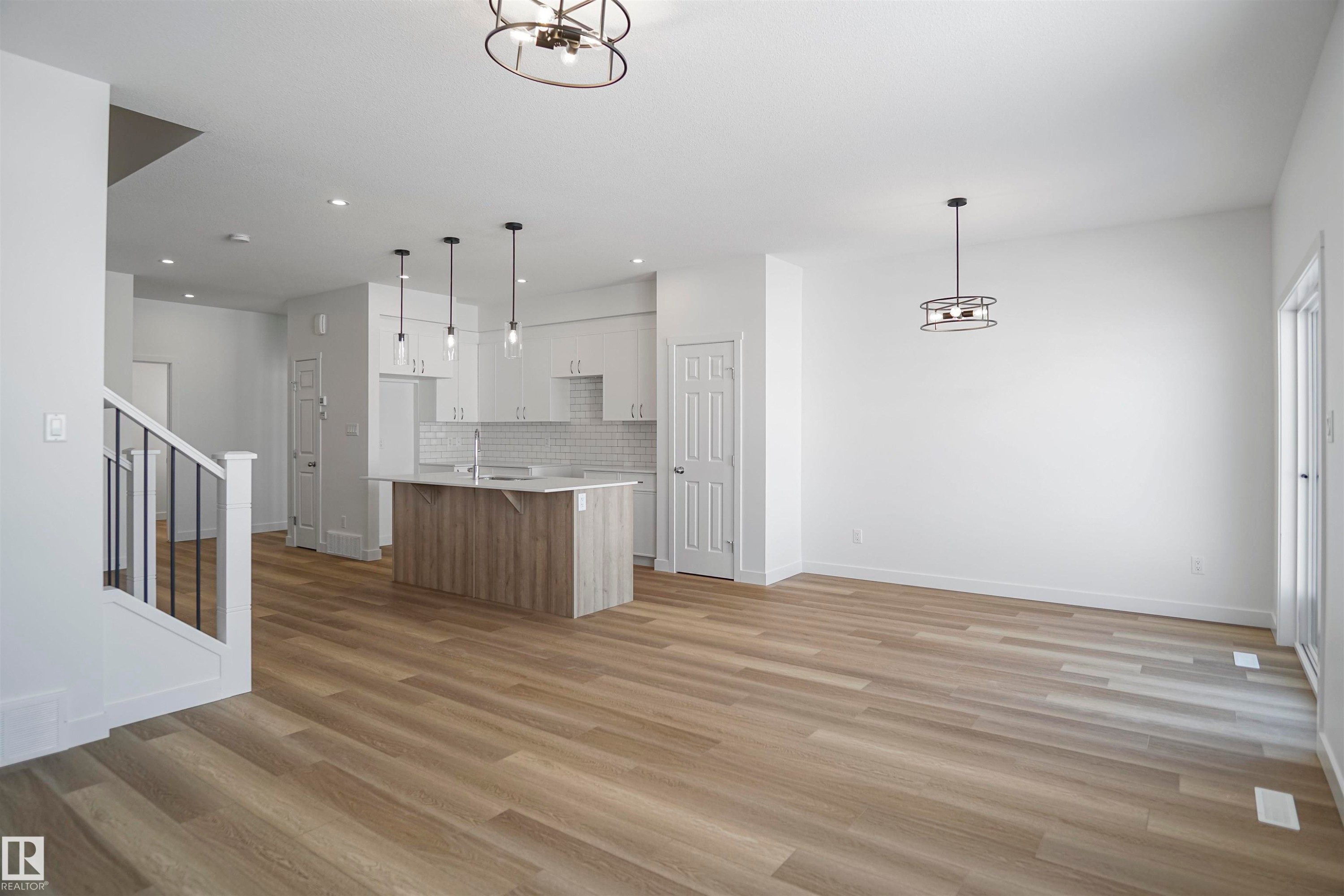 583 Ashgrove Circle, Leduc, AB - Indoor Photo Showing Kitchen