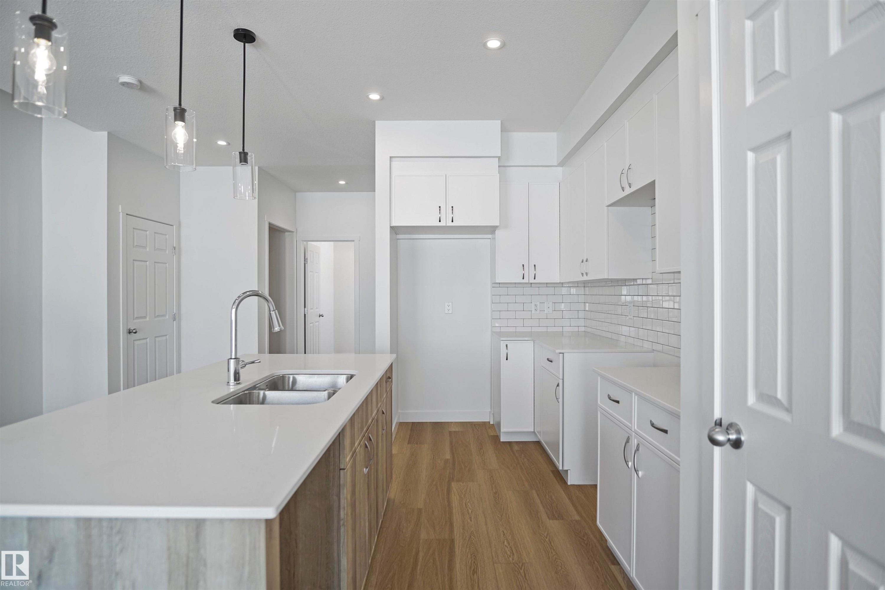 583 Ashgrove Circle, Leduc, AB - Indoor Photo Showing Kitchen With Double Sink With Upgraded Kitchen
