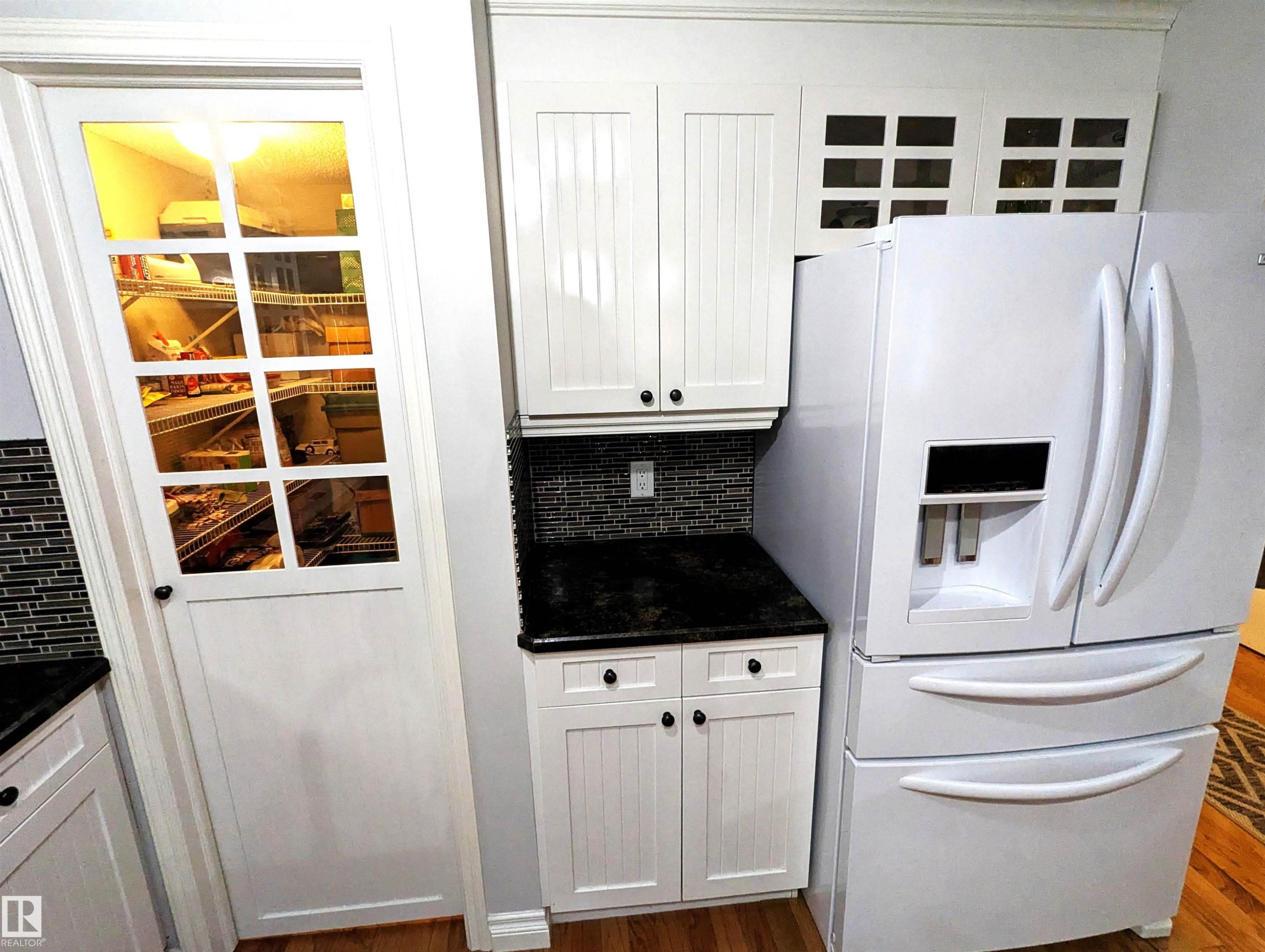 large pantry for extra storage - #302 9811 96A St Nw, Edmonton, AB - Indoor