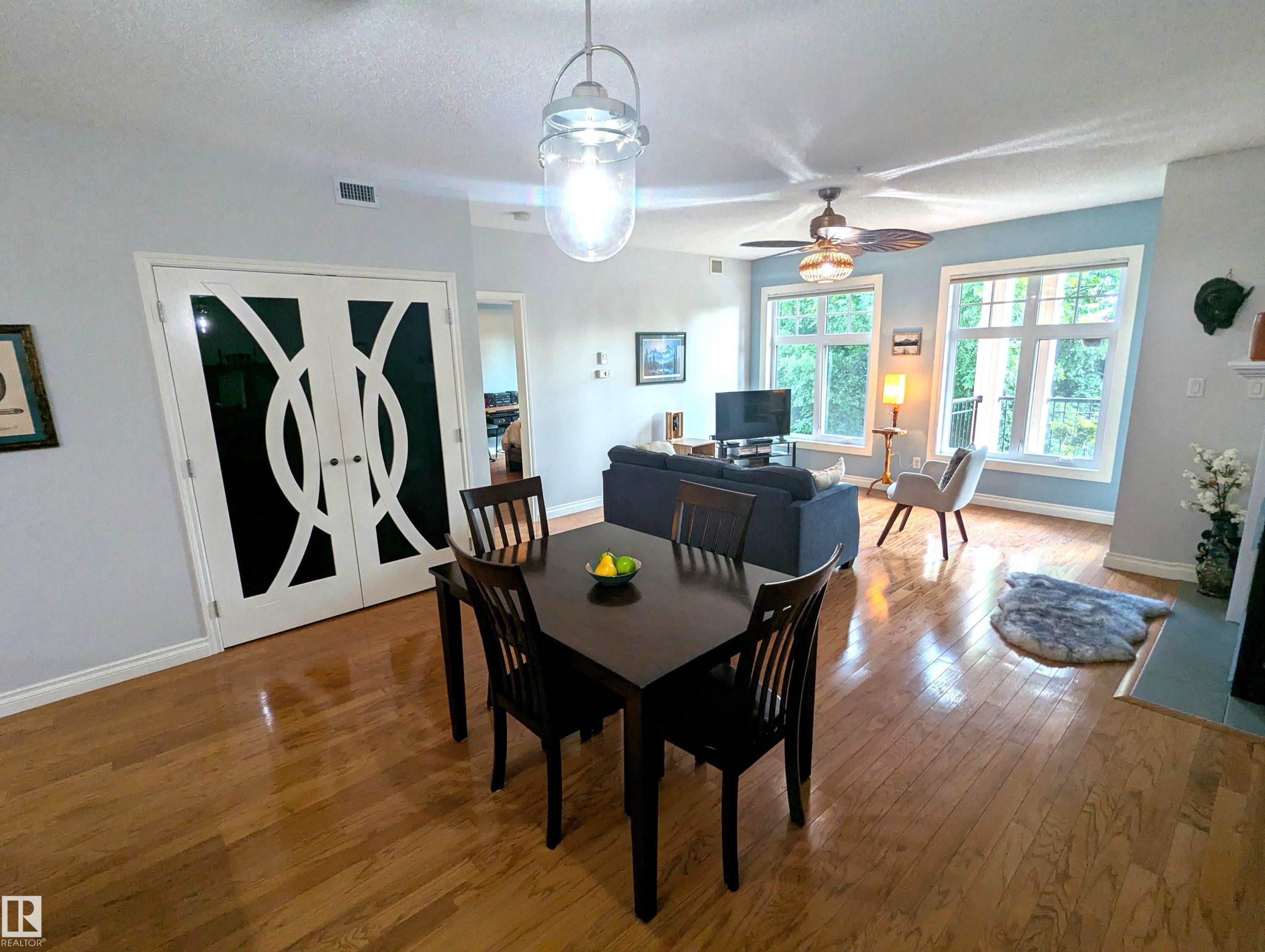 #302 9811 96A St Nw, Edmonton, AB - Indoor Photo Showing Dining Room