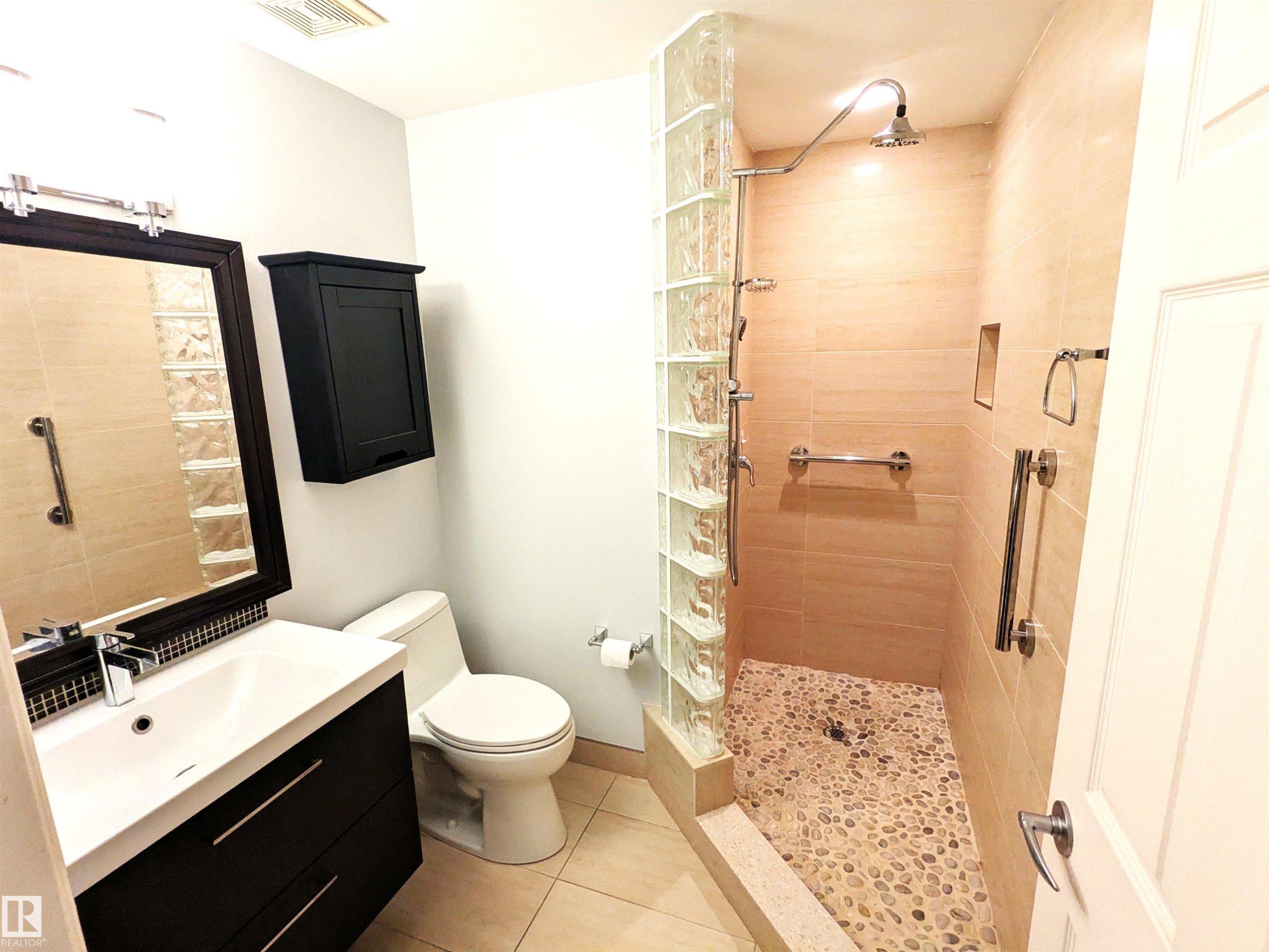 3 piece bath with an Extra Large Shower! - #302 9811 96A St Nw, Edmonton, AB - Indoor Photo Showing Bathroom
