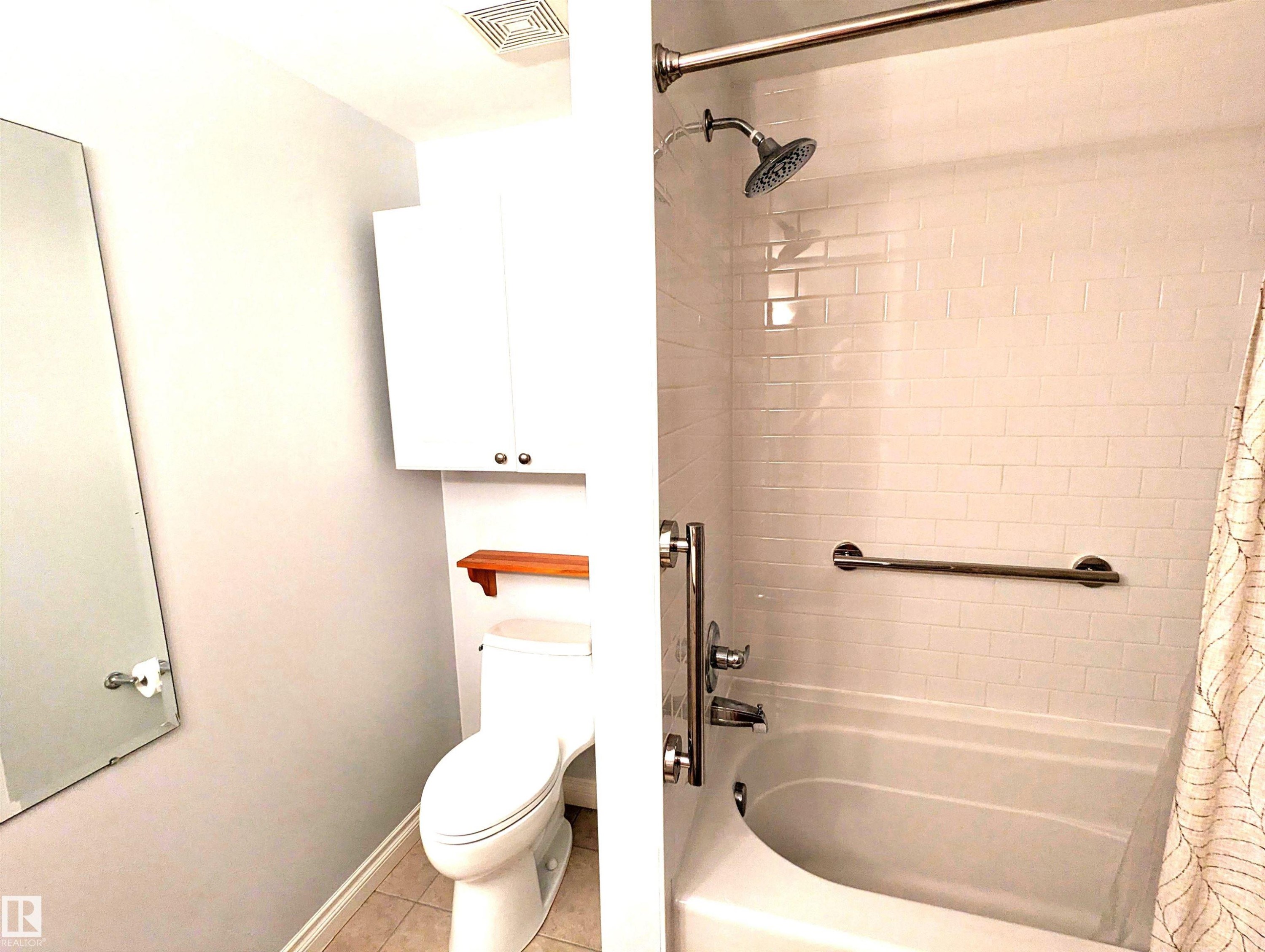4 piece ensuite - #302 9811 96A St Nw, Edmonton, AB - Indoor Photo Showing Bathroom