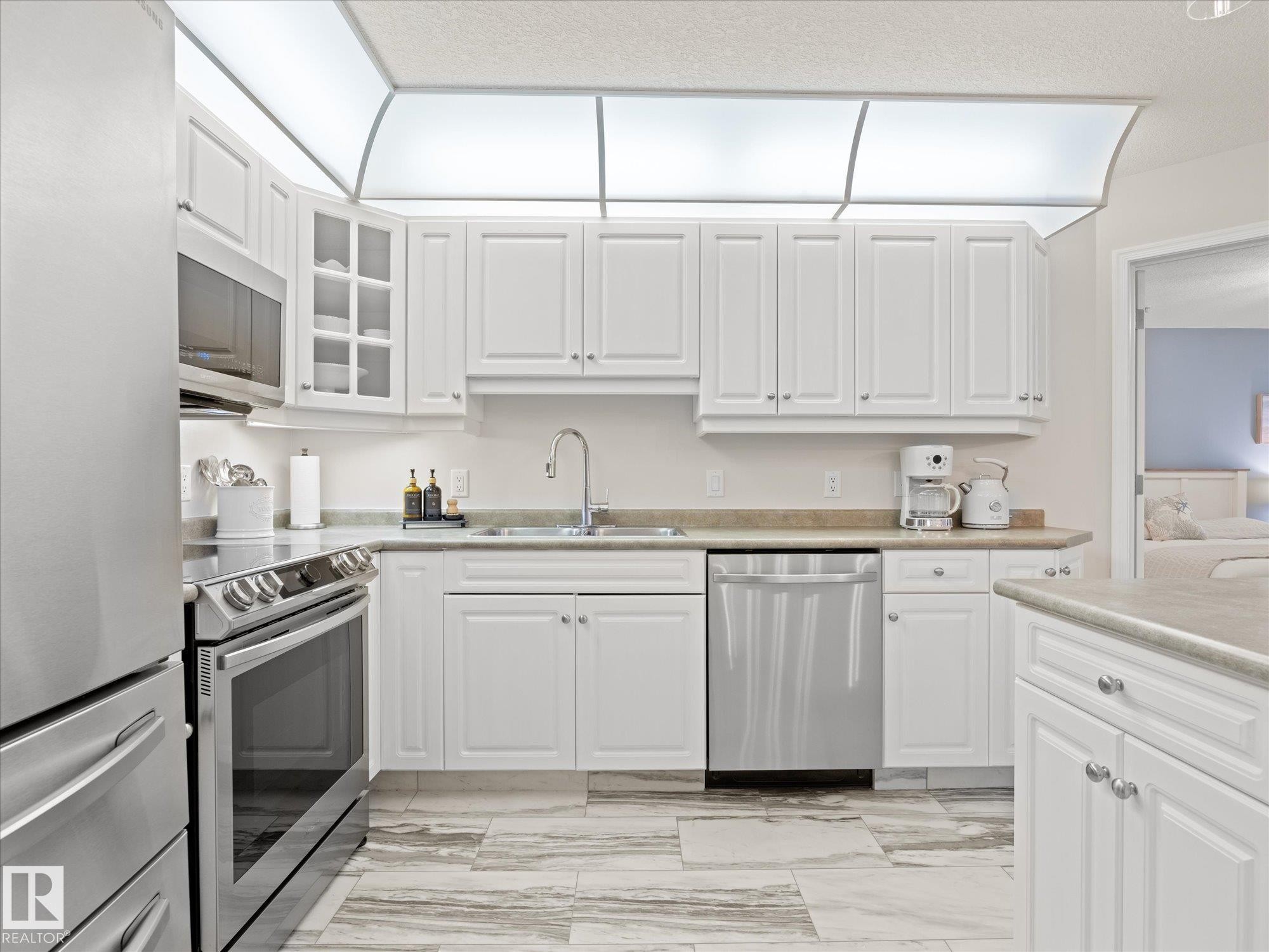 #223 9008 99 Av Nw, Edmonton, AB - Indoor Photo Showing Kitchen