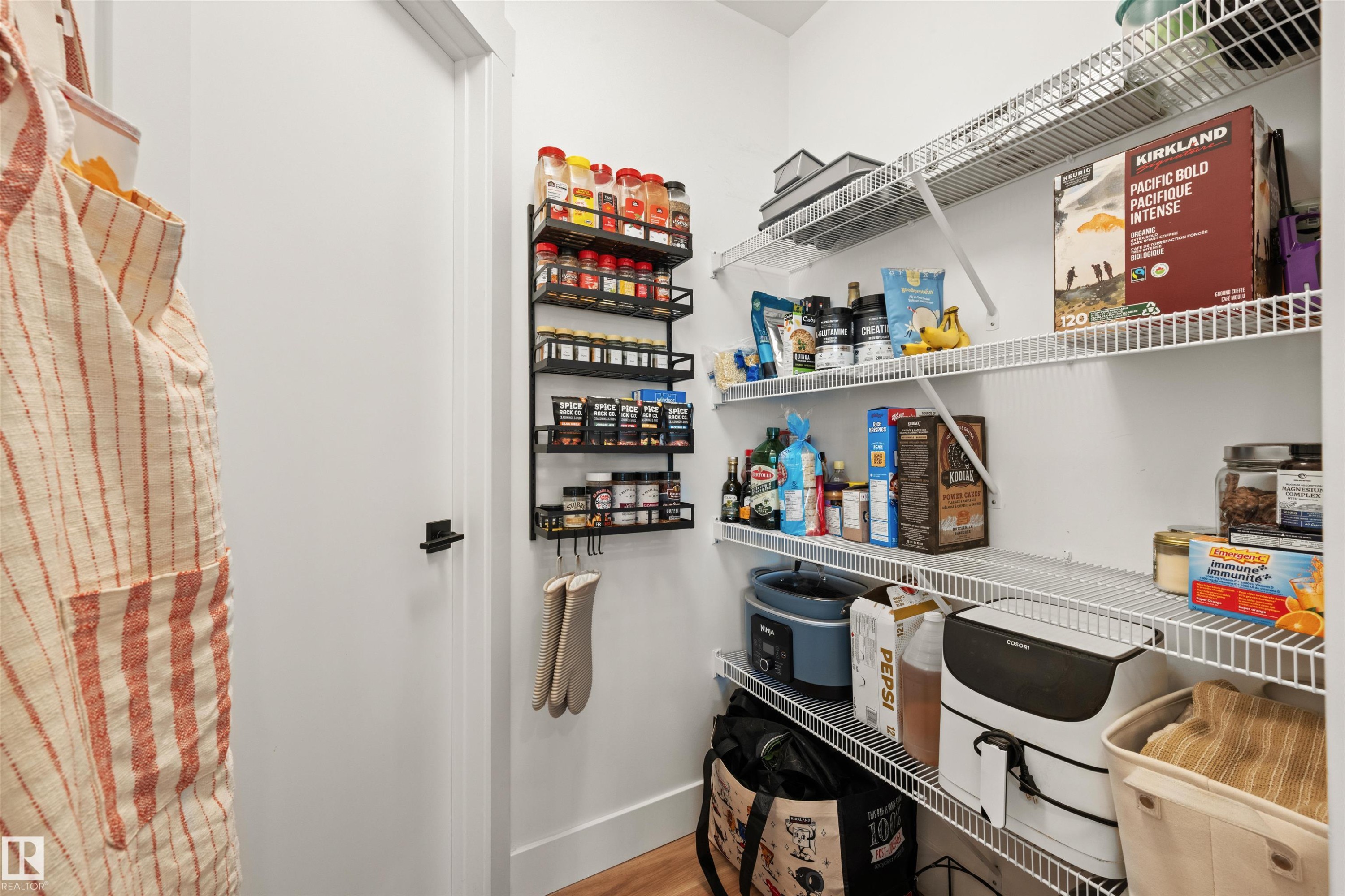 3837 Robins Crescent Nw, Edmonton, AB - Indoor With Storage