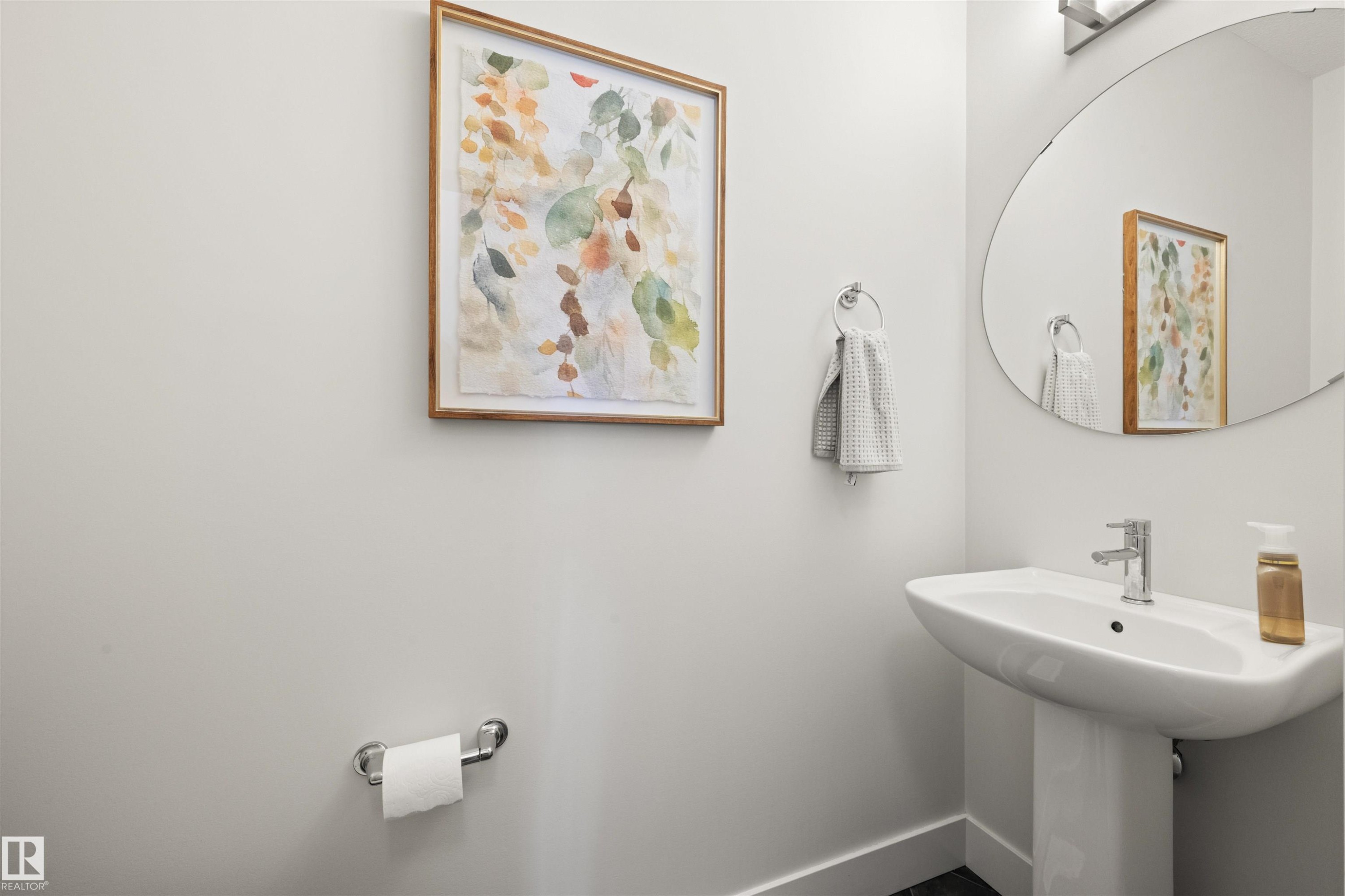 3837 Robins Crescent Nw, Edmonton, AB - Indoor Photo Showing Bathroom