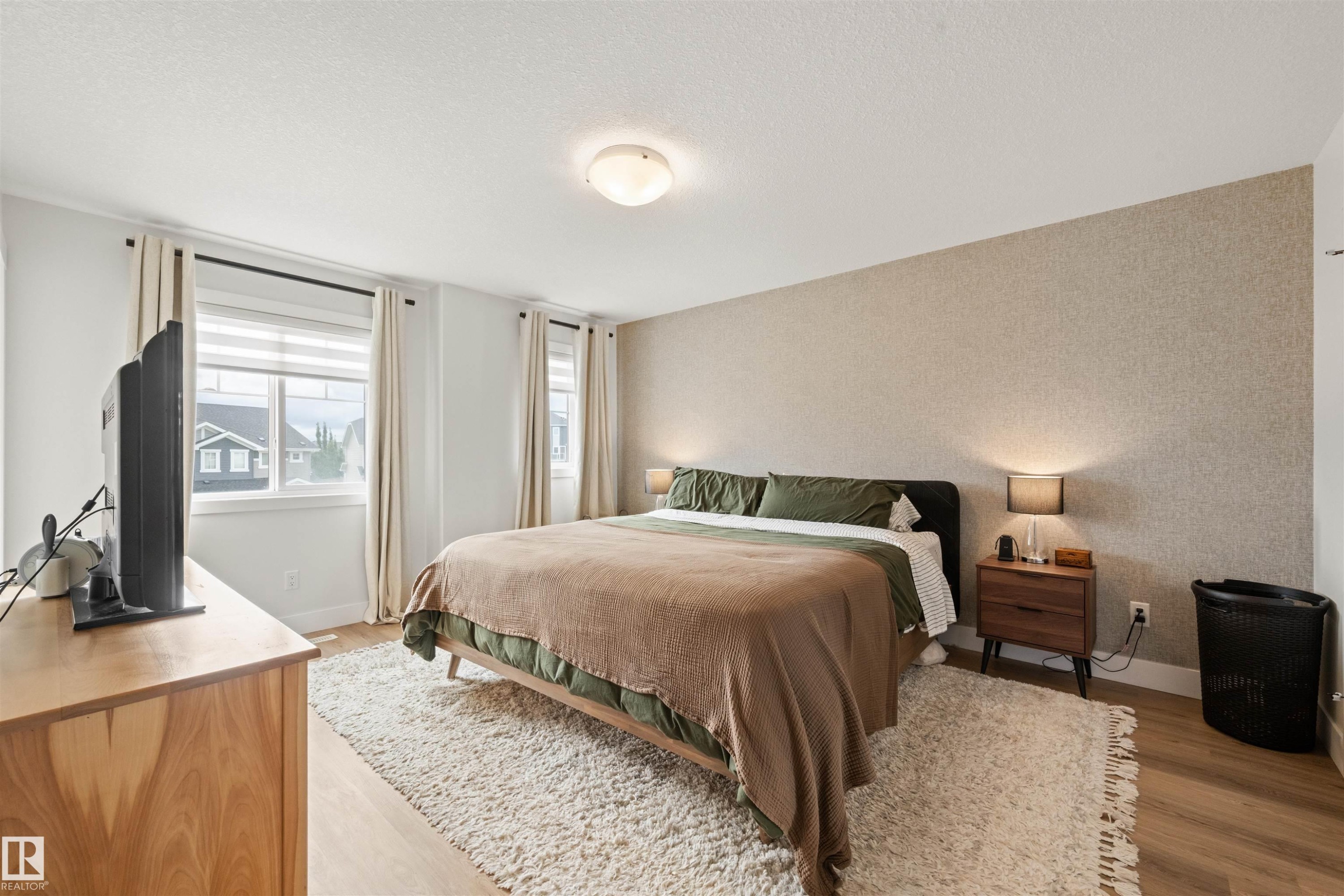 3837 Robins Crescent Nw, Edmonton, AB - Indoor Photo Showing Bedroom