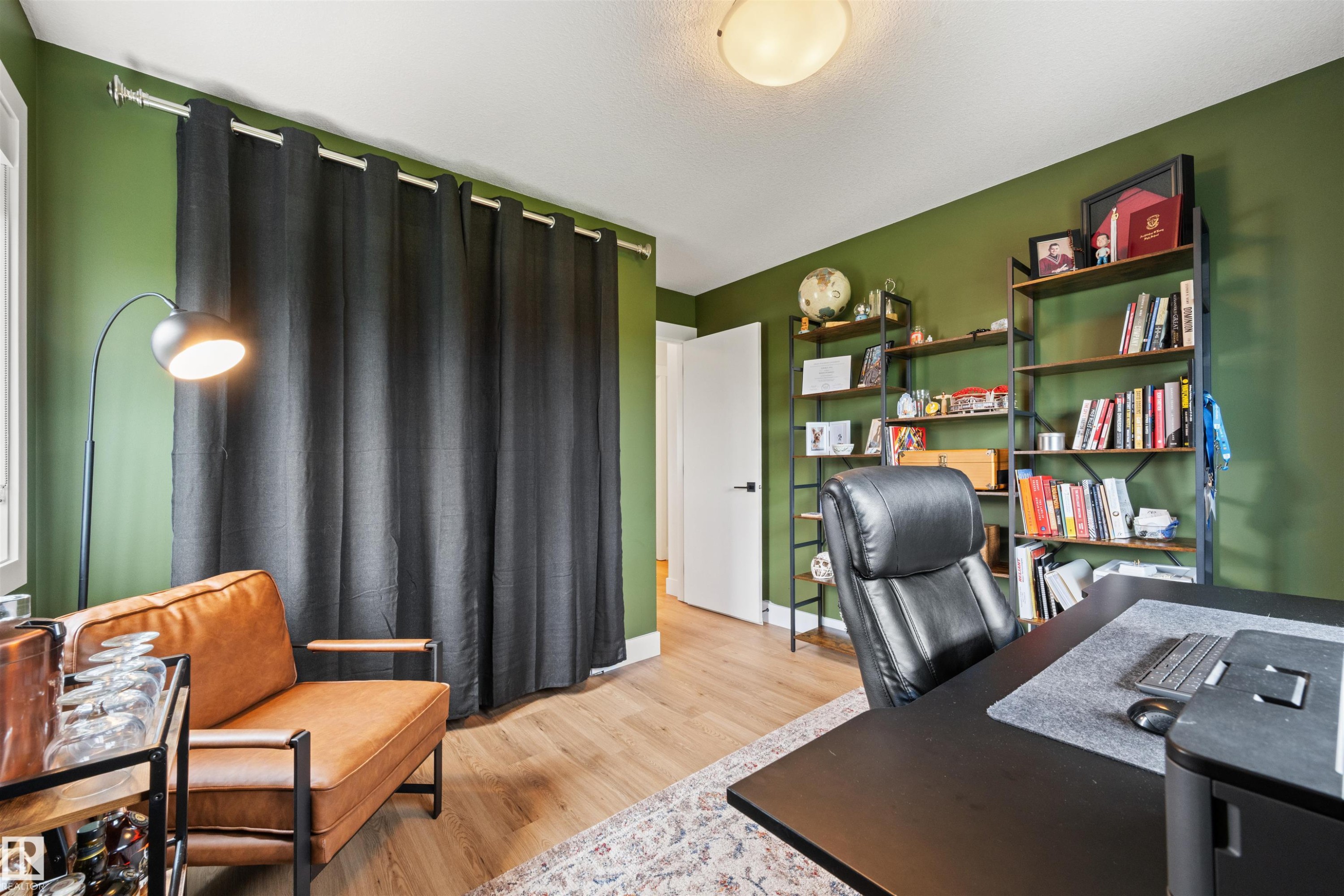 3837 Robins Crescent Nw, Edmonton, AB - Indoor Photo Showing Office