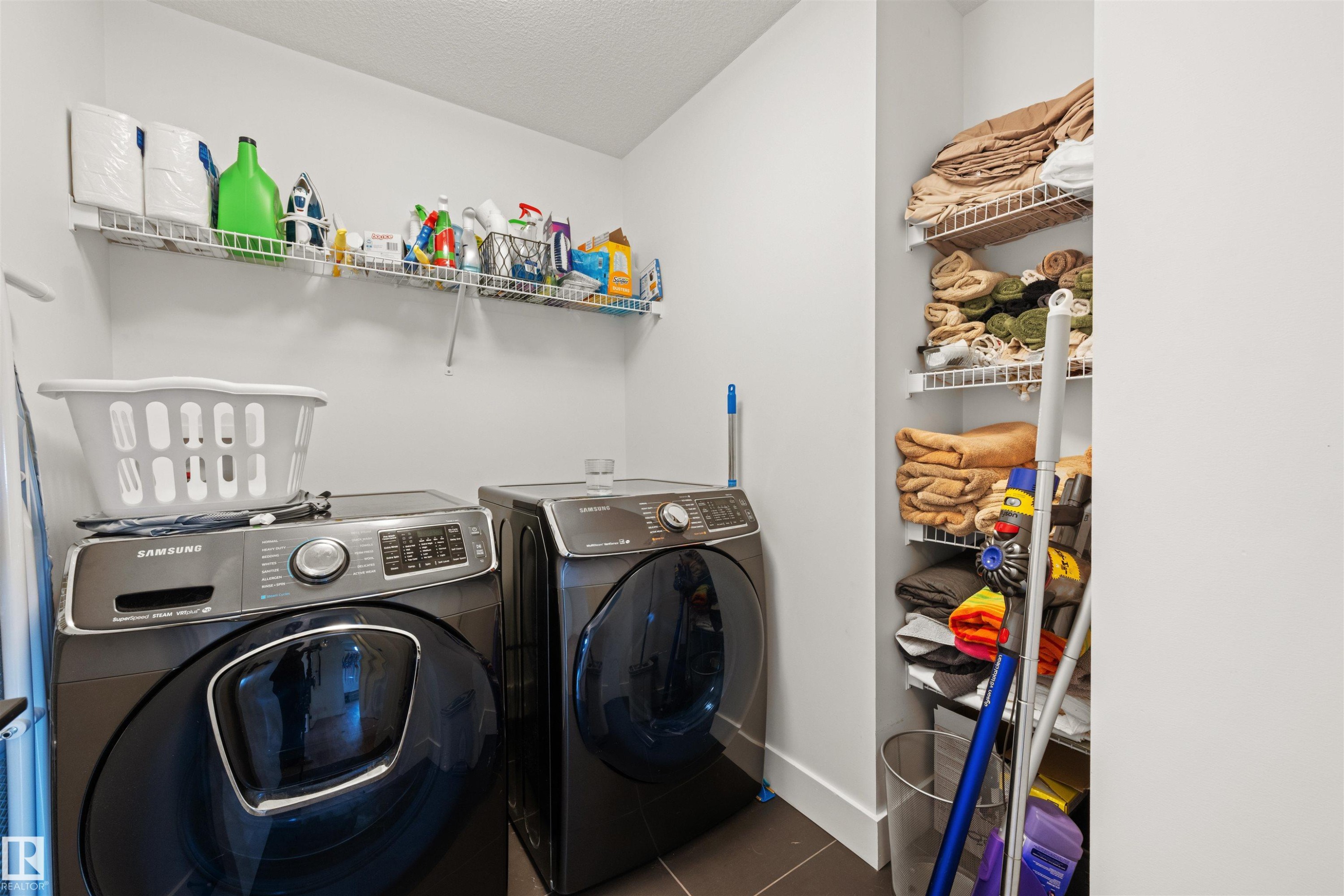 3837 Robins Crescent Nw, Edmonton, AB - Indoor Photo Showing Laundry Room
