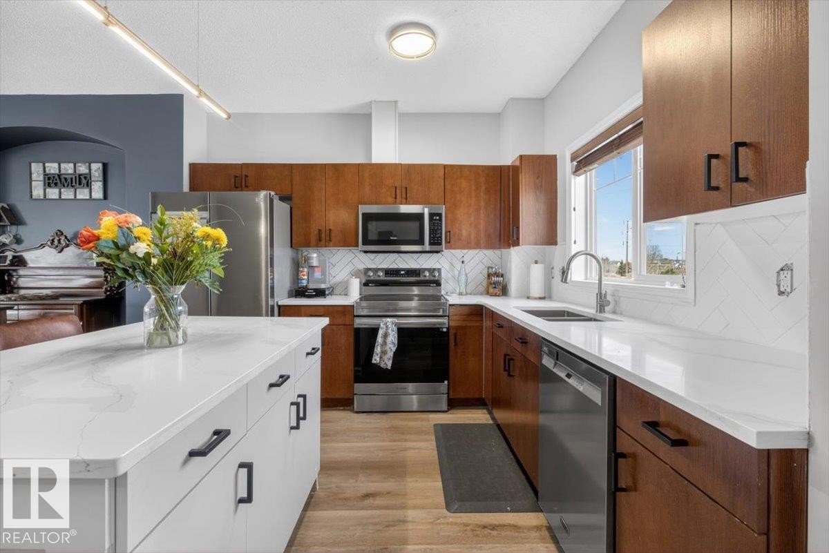 #76 3010 33 Av Nw, Edmonton, AB - Indoor Photo Showing Kitchen With Double Sink With Upgraded Kitchen
