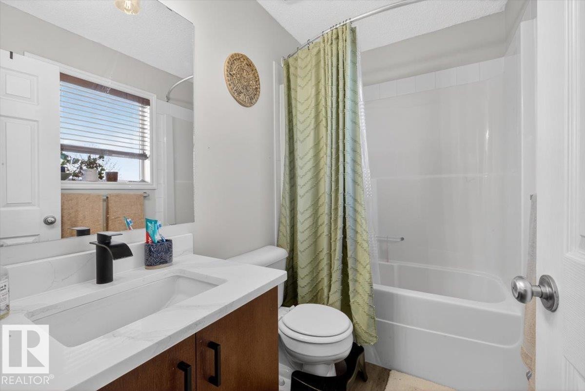 #76 3010 33 Av Nw, Edmonton, AB - Indoor Photo Showing Bathroom