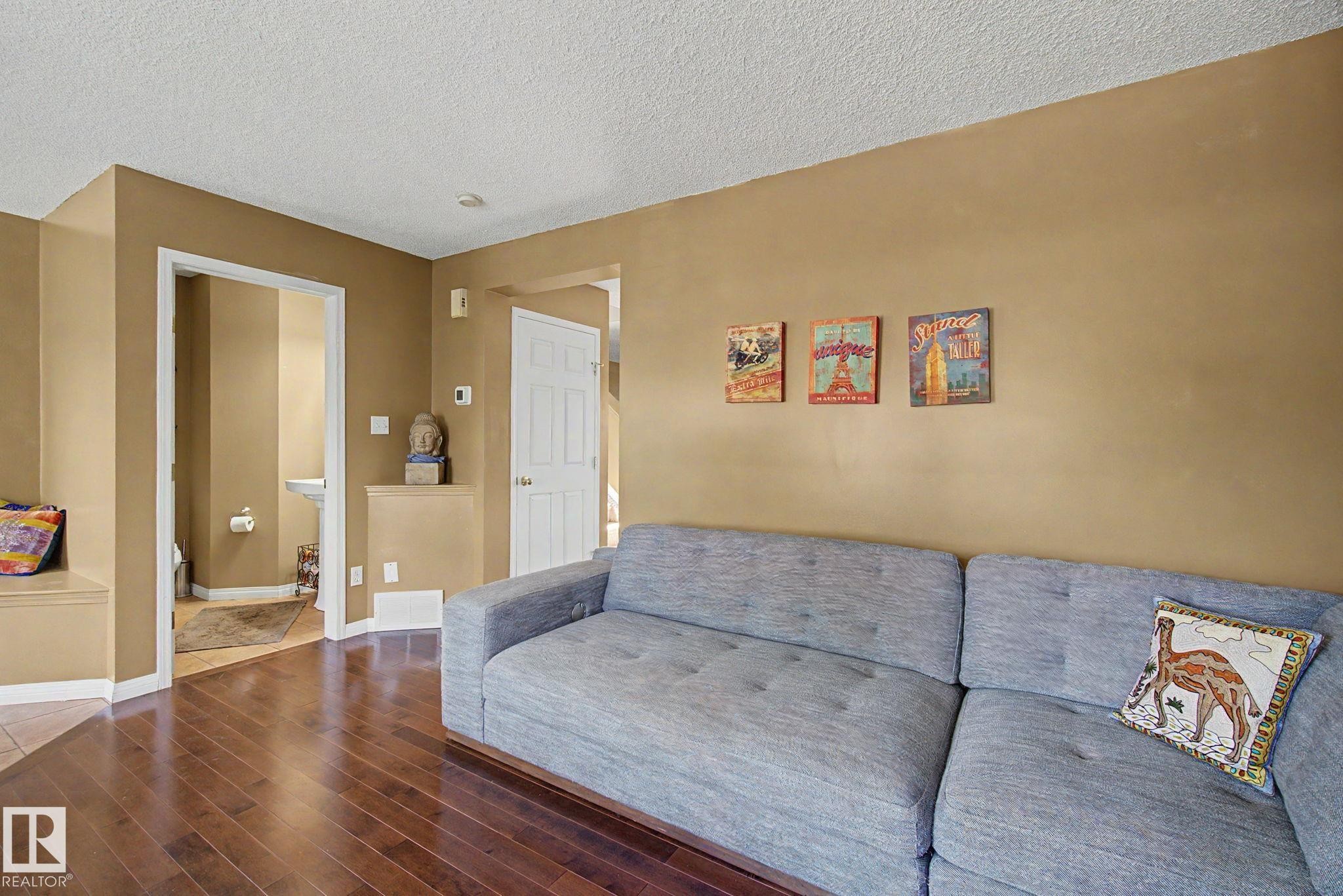 1754 Turvey Bend Bend Nw, Edmonton, AB - Indoor
