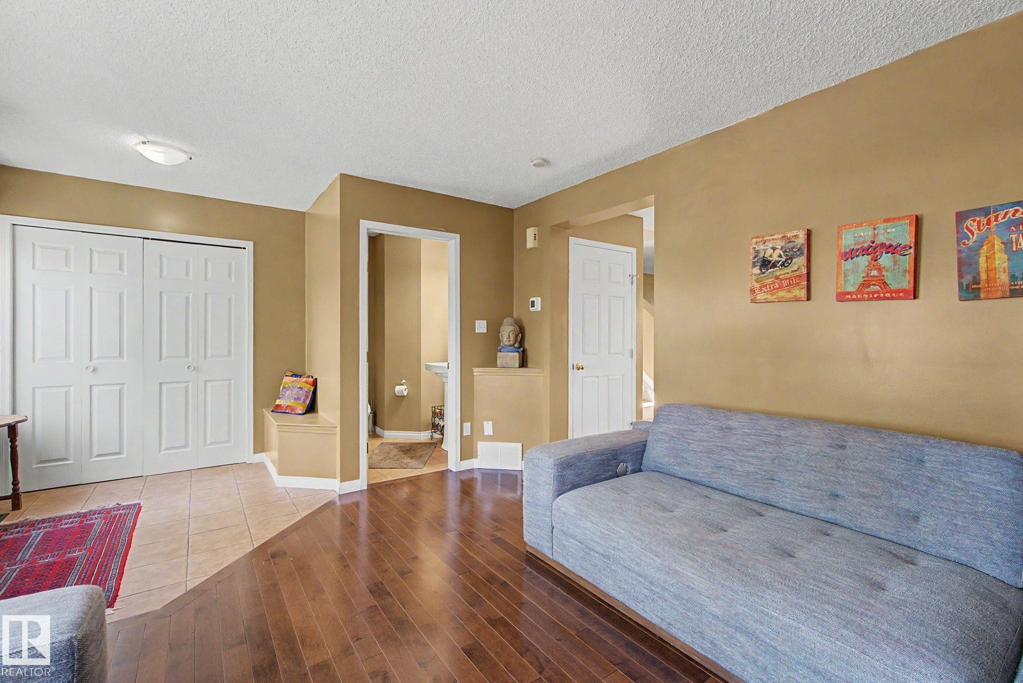 1754 Turvey Bend Bend Nw, Edmonton, AB - Indoor