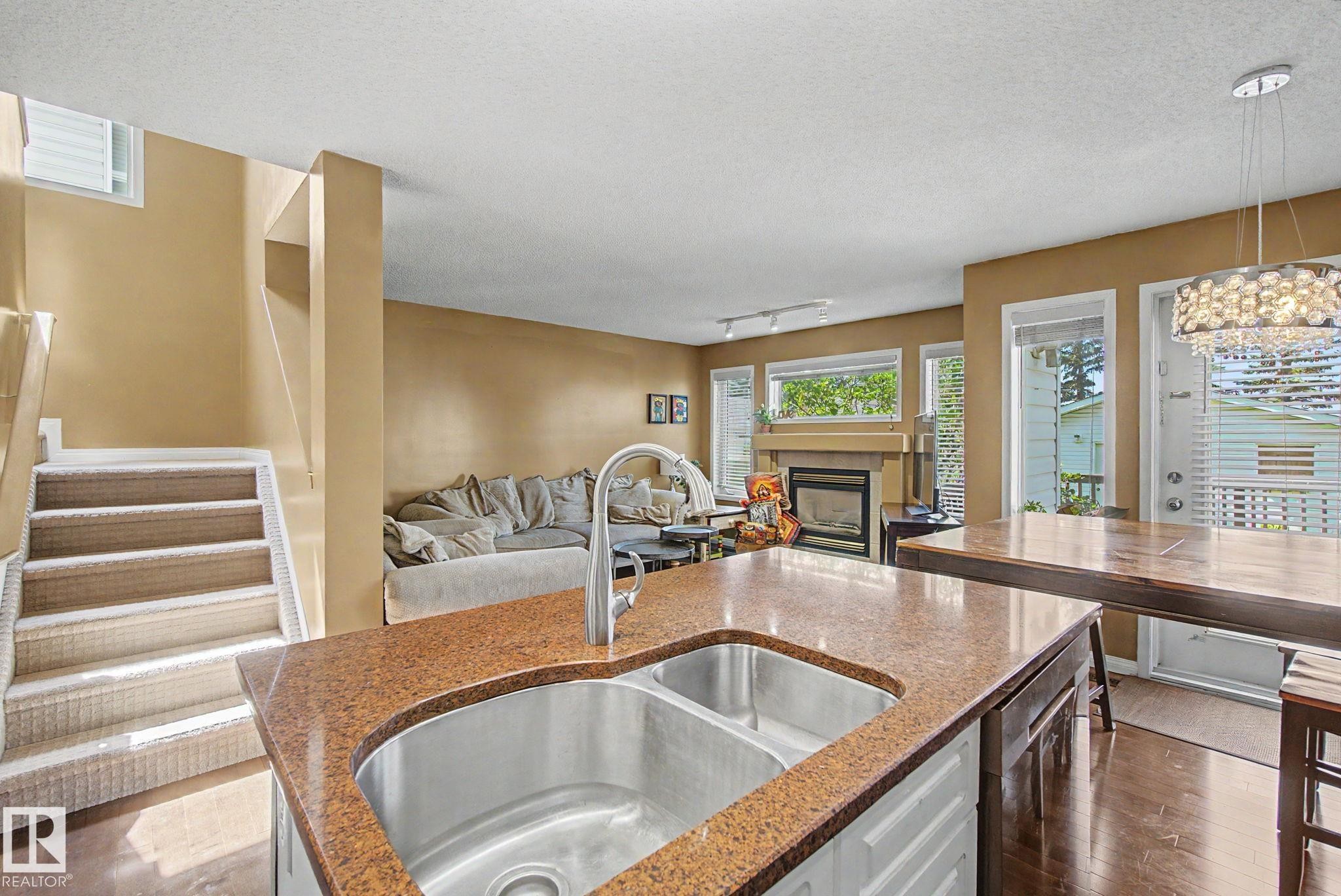 1754 Turvey Bend Bend Nw, Edmonton, AB - Indoor Photo Showing Kitchen With Double Sink