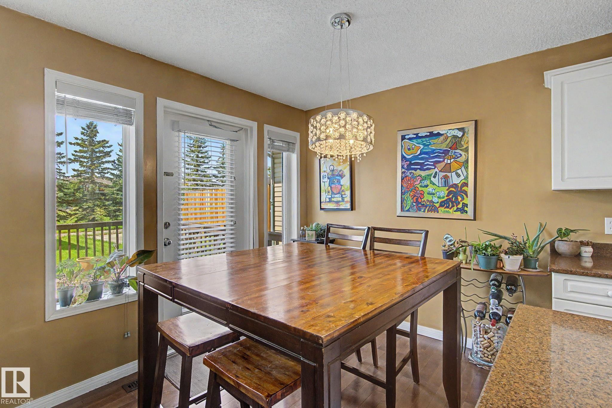 1754 Turvey Bend Bend Nw, Edmonton, AB - Indoor Photo Showing Dining Room