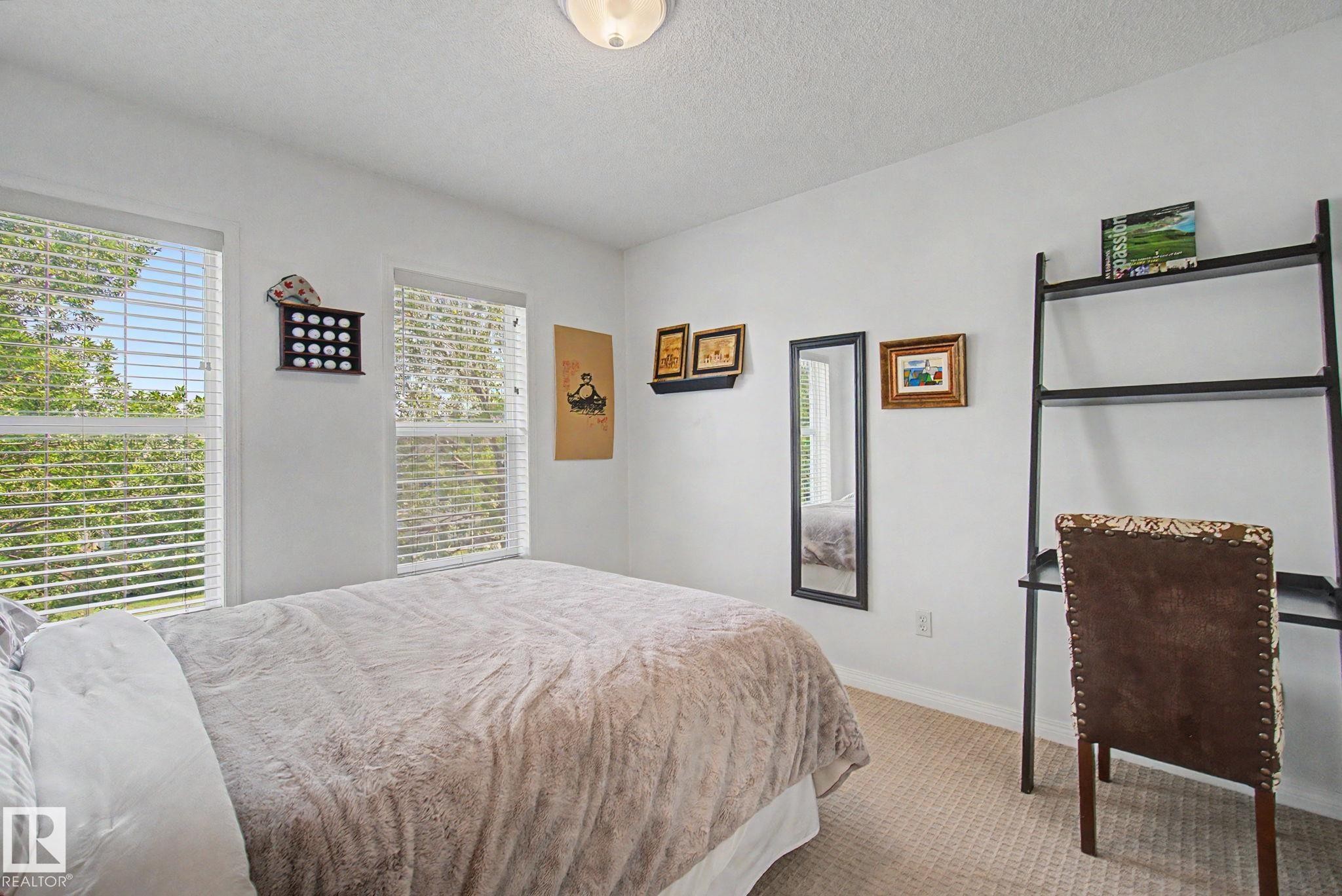 1754 Turvey Bend Bend Nw, Edmonton, AB - Indoor Photo Showing Bedroom