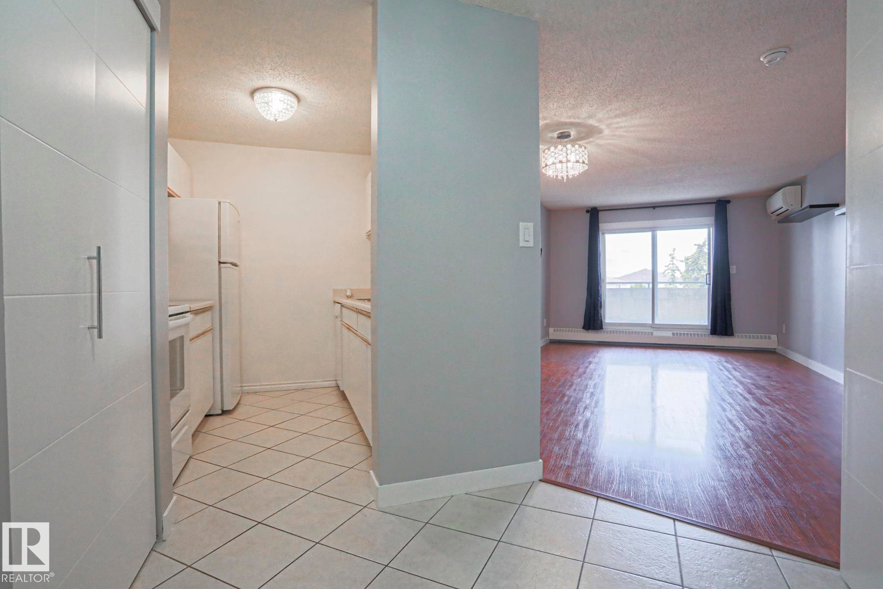 #208 6710 158 Av Nw, Edmonton, AB - Indoor Photo Showing Other Room