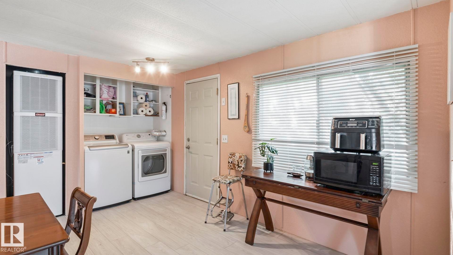 17 Park Ridge Crescent Northwest, Edmonton, AB - Indoor Photo Showing Other Room