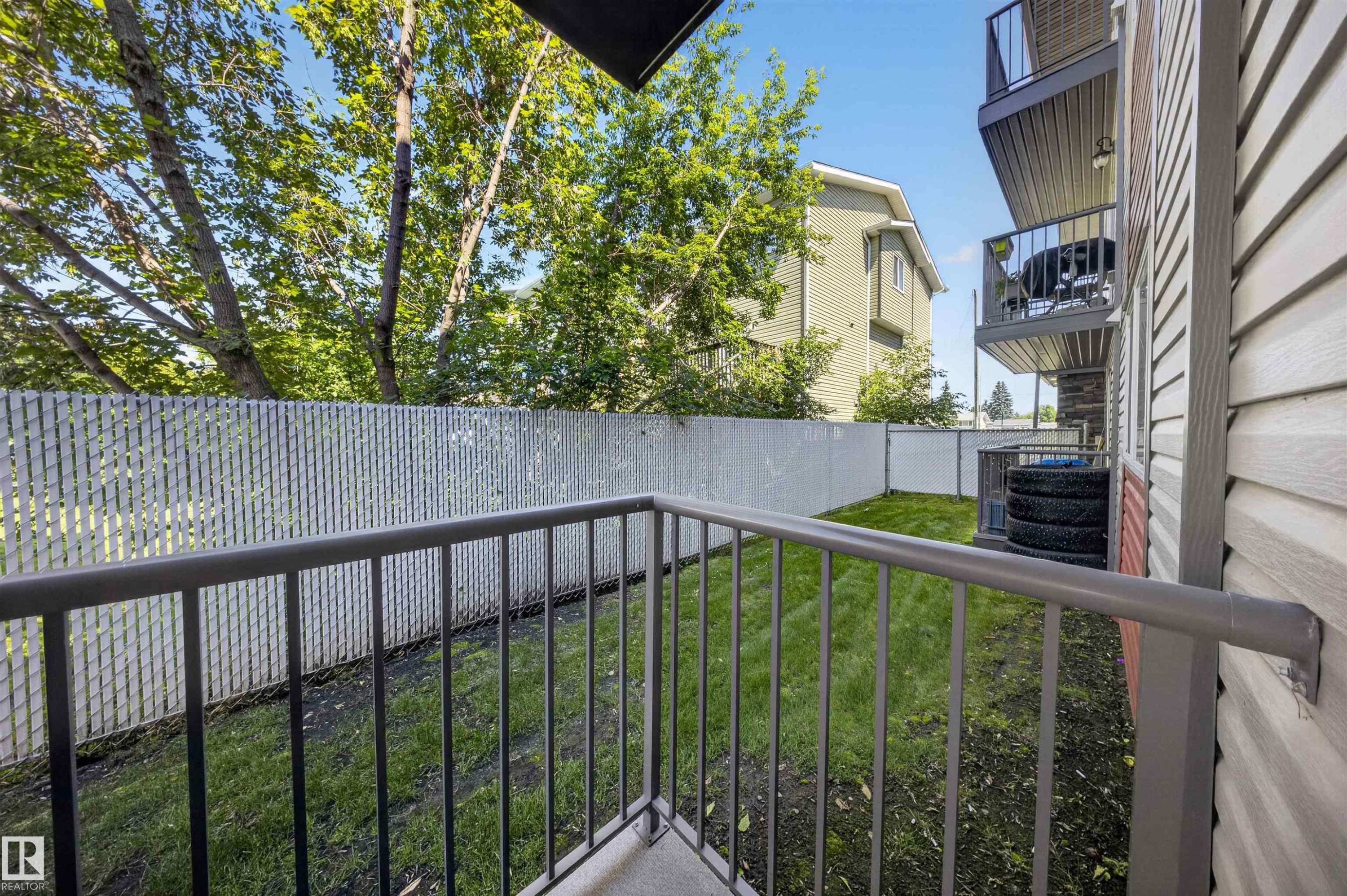 Private outdoor balcony with metal railing - #4 4616 47 St, Leduc, AB - Outdoor