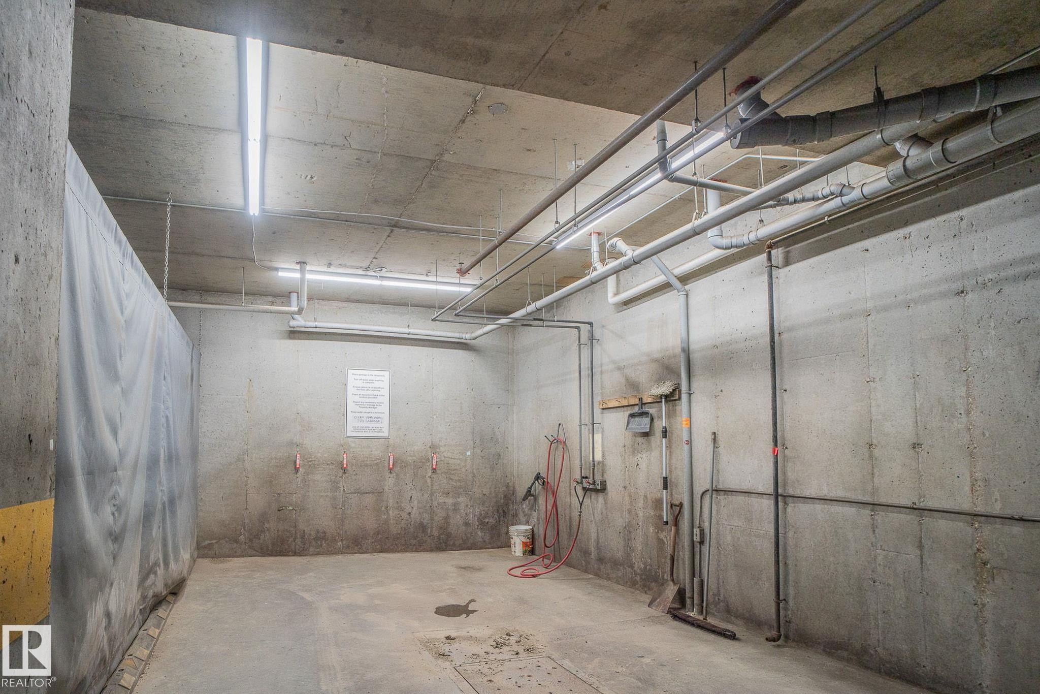 #210 392 Silver Berry Rd Nw, Edmonton, AB - Indoor Photo Showing Garage