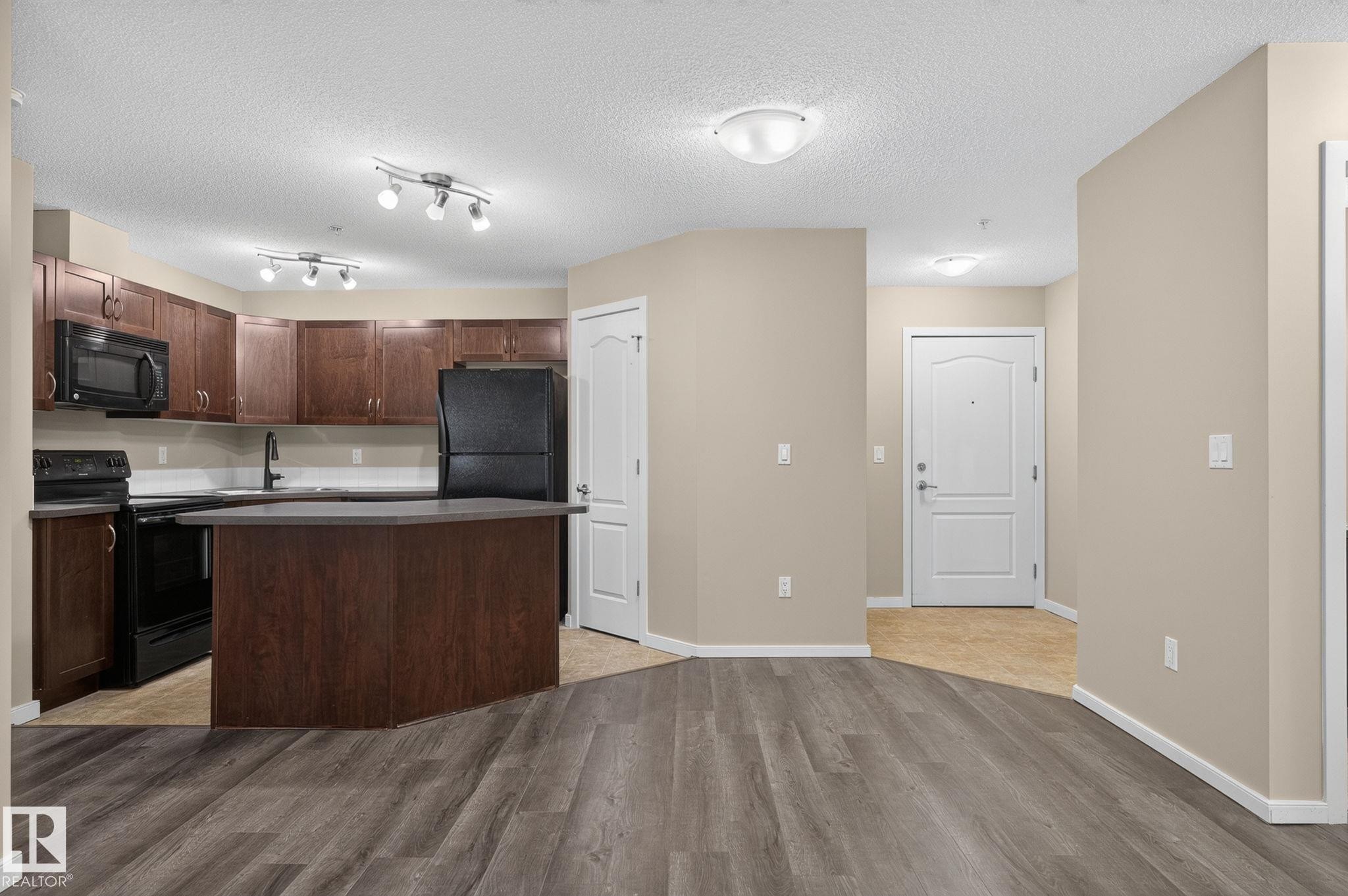 #210 392 Silver Berry Rd Nw, Edmonton, AB - Indoor Photo Showing Kitchen