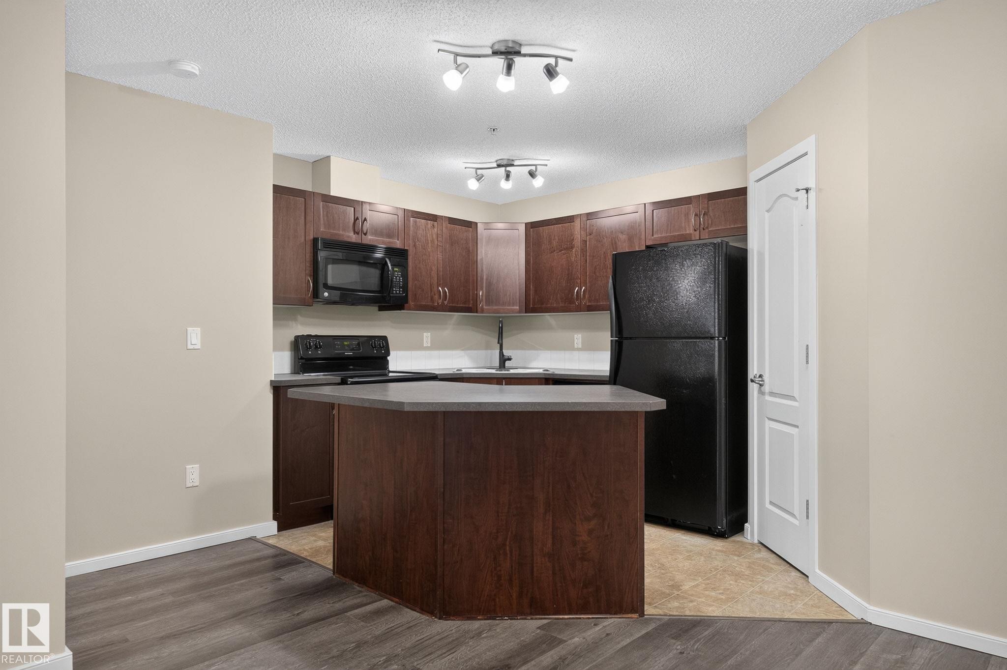 #210 392 Silver Berry Rd Nw, Edmonton, AB - Indoor Photo Showing Kitchen