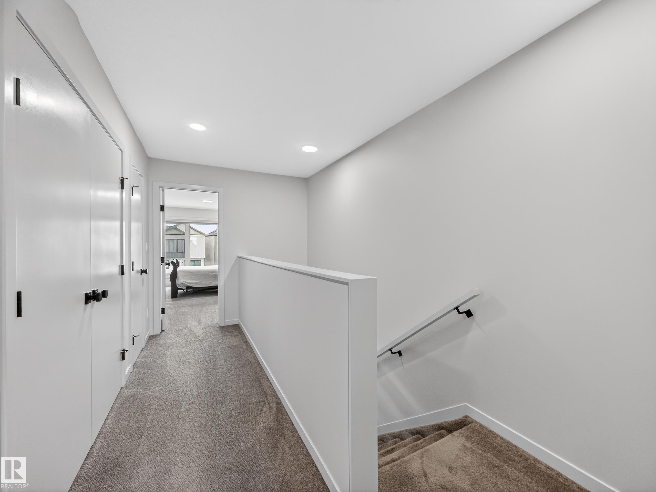 451 39 Street Sw, Edmonton, AB - Indoor Photo Showing Other Room