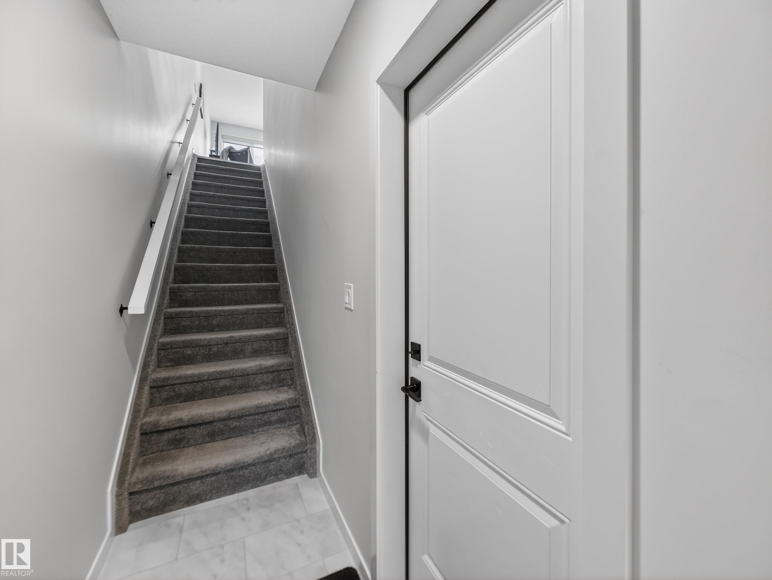 451 39 Street Sw, Edmonton, AB - Indoor Photo Showing Other Room