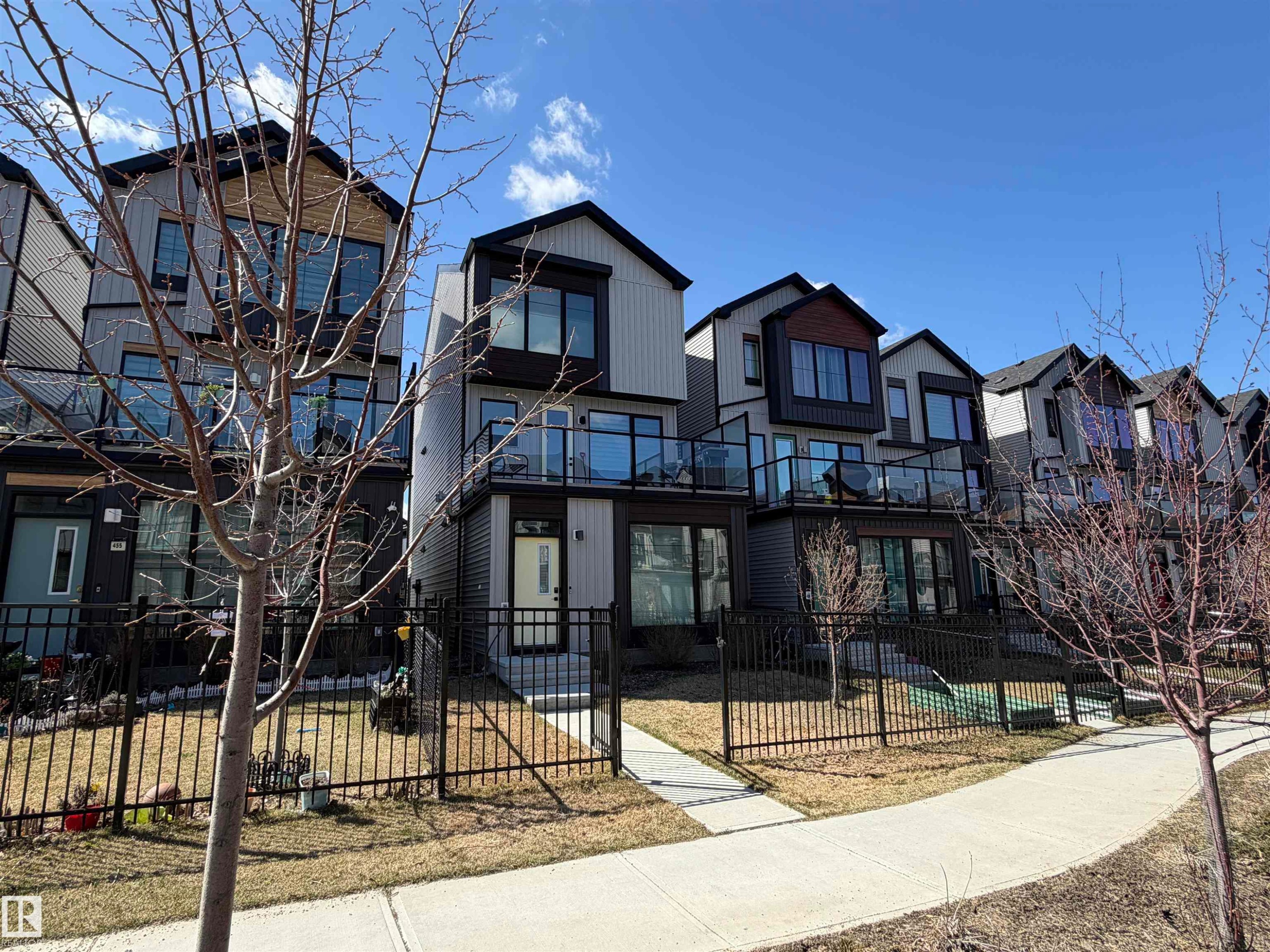 451 39 Street Sw, Edmonton, AB - Outdoor With Facade