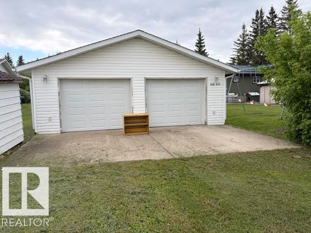 5227 47 St, Willingdon, AB
