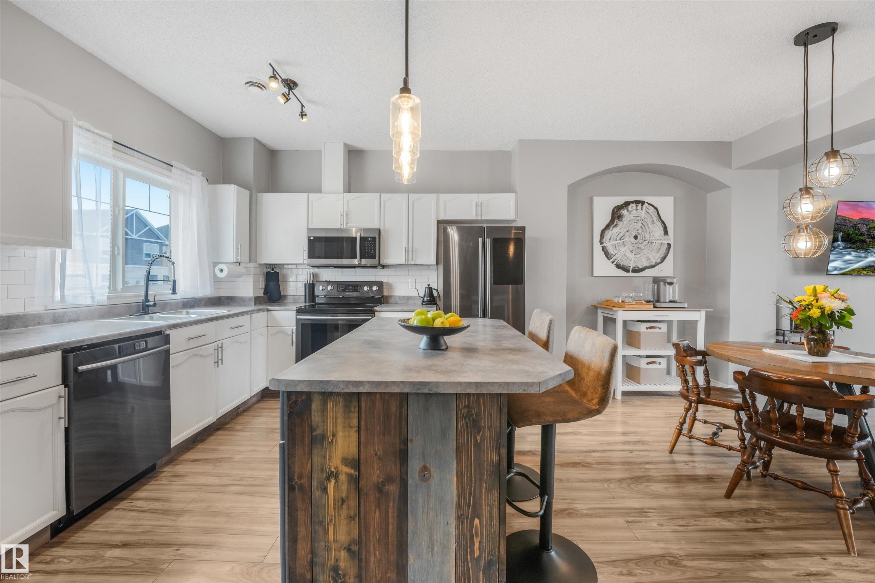 #33 3010 33 Av Nw, Edmonton, AB - Indoor