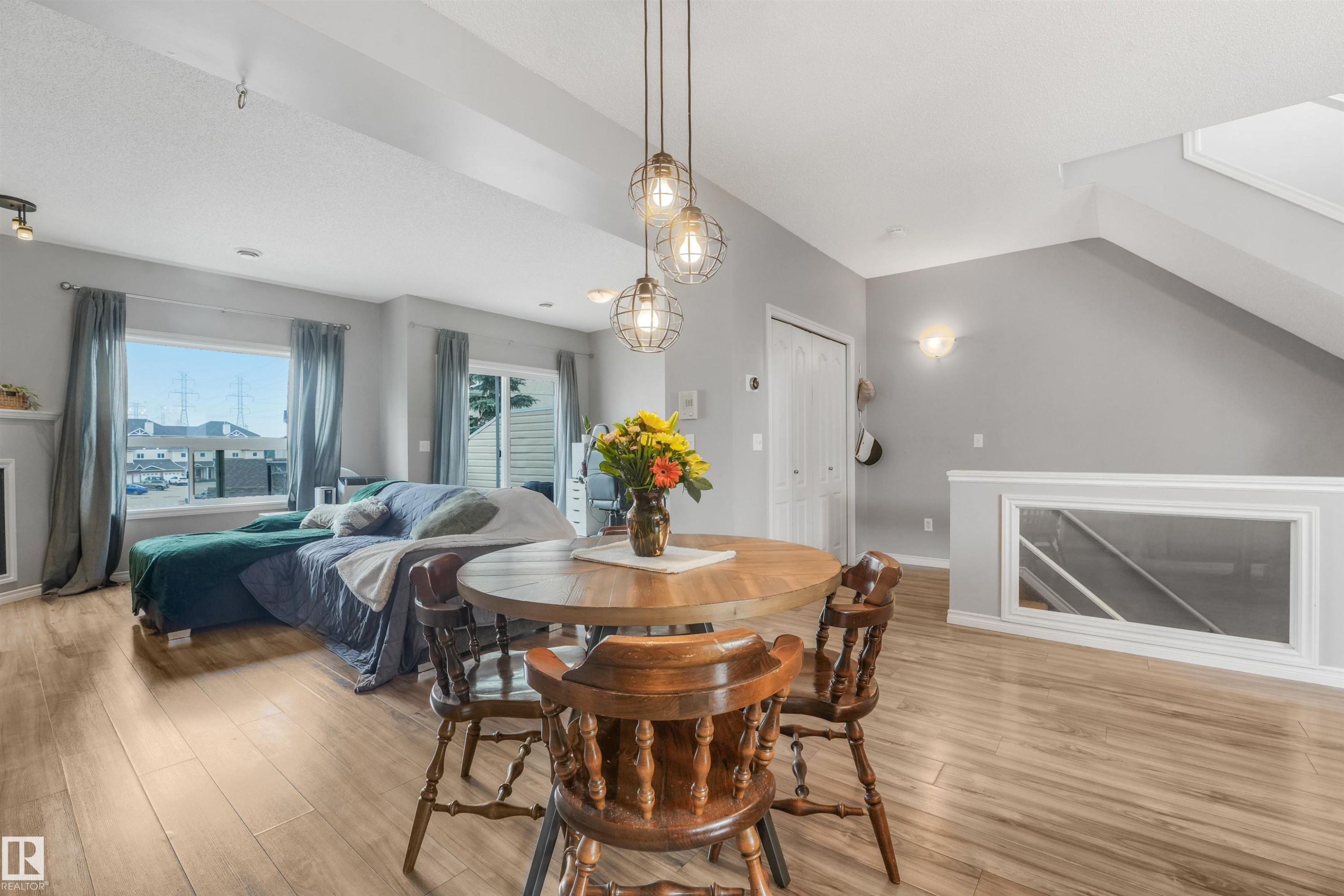 #33 3010 33 Av Nw, Edmonton, AB - Indoor Photo Showing Dining Room With Fireplace