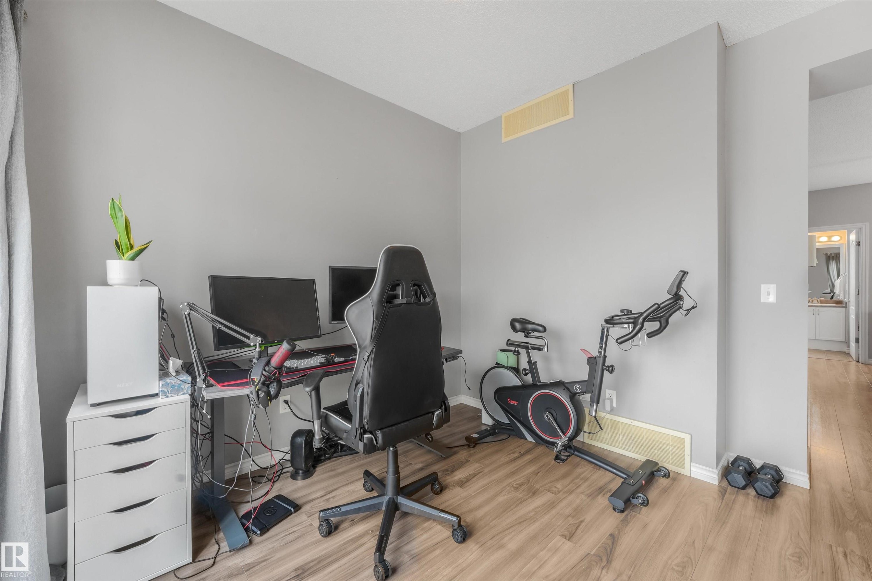 #33 3010 33 Av Nw, Edmonton, AB - Indoor Photo Showing Office