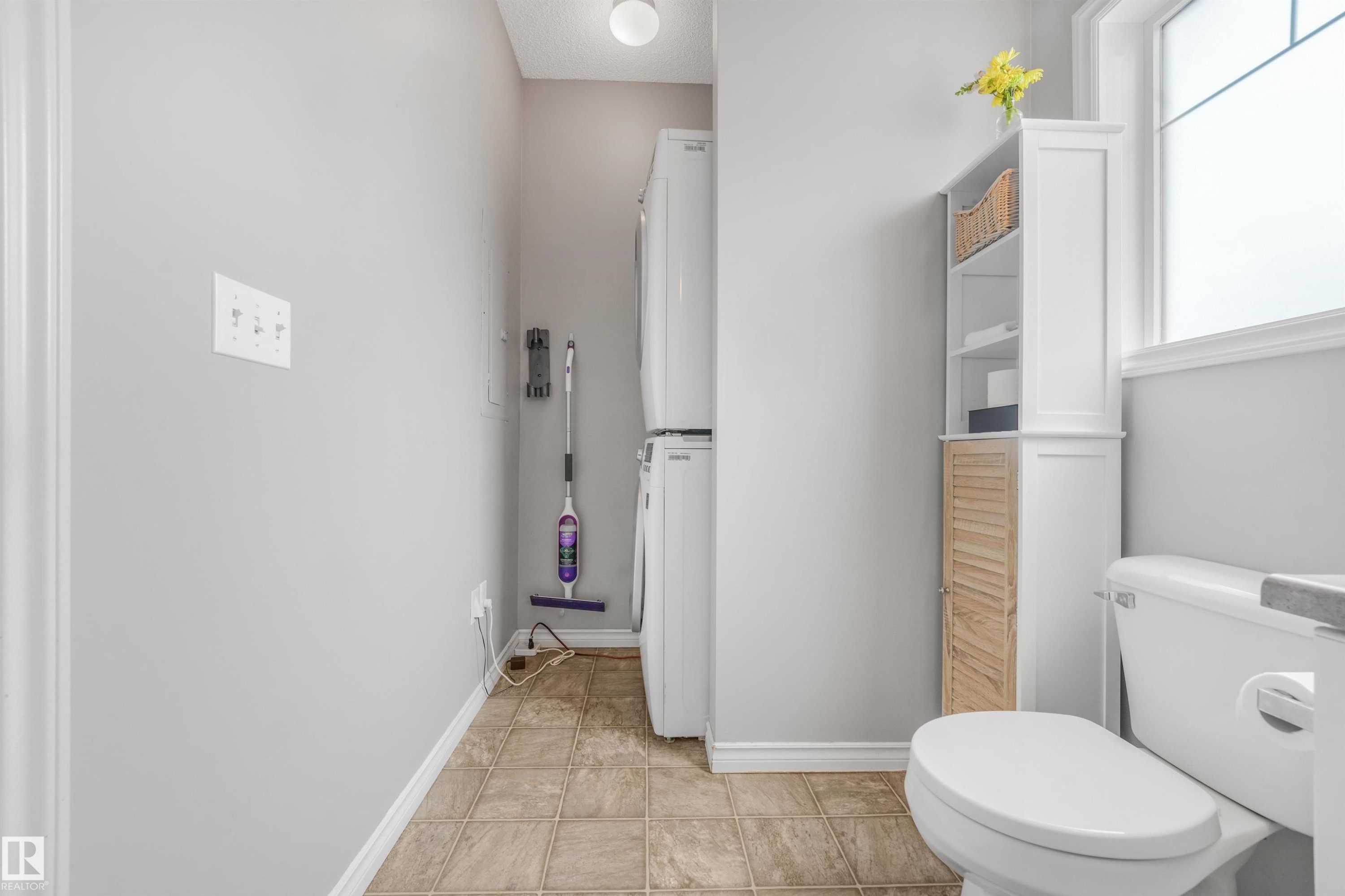 #33 3010 33 Av Nw, Edmonton, AB - Indoor Photo Showing Bathroom