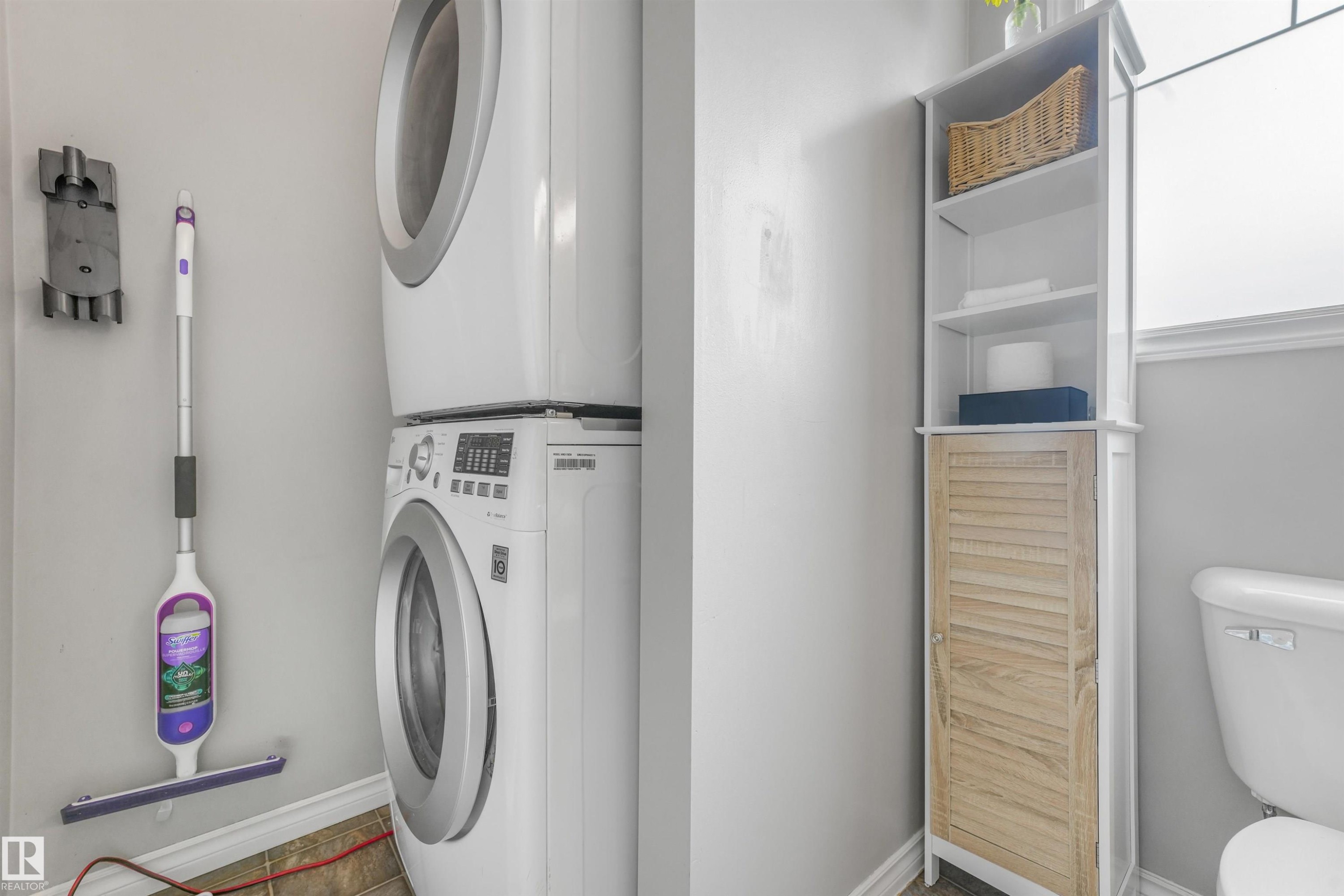 #33 3010 33 Av Nw, Edmonton, AB - Indoor Photo Showing Laundry Room