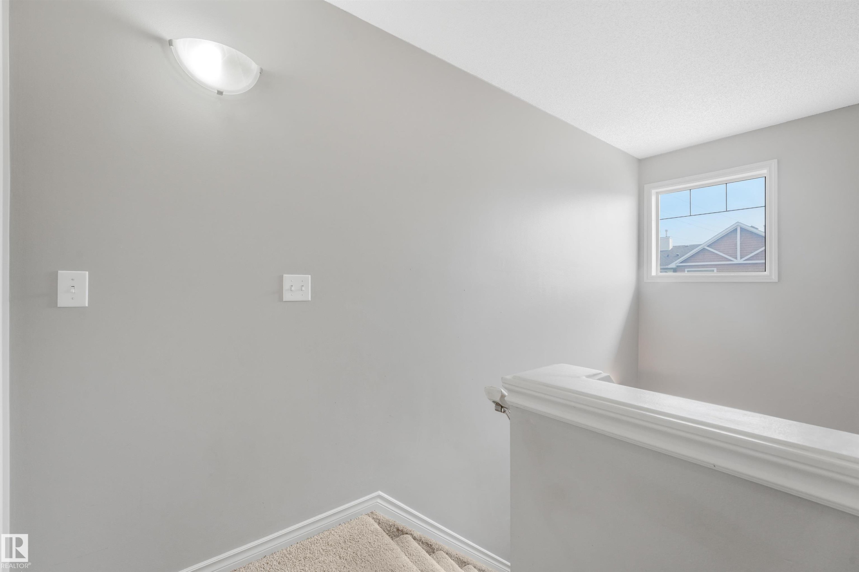 #33 3010 33 Av Nw, Edmonton, AB - Indoor Photo Showing Other Room