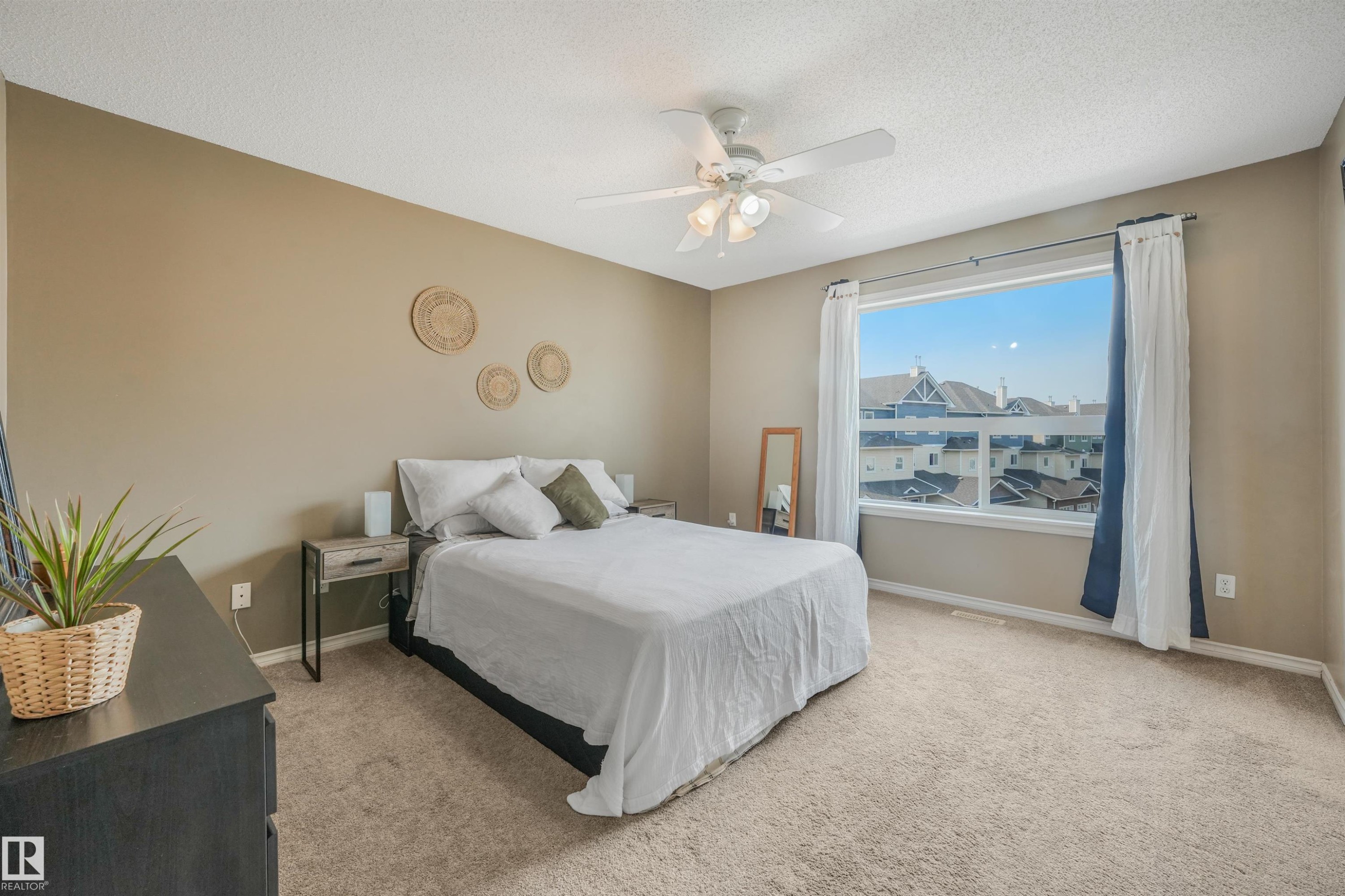 #33 3010 33 Av Nw, Edmonton, AB - Indoor Photo Showing Bedroom