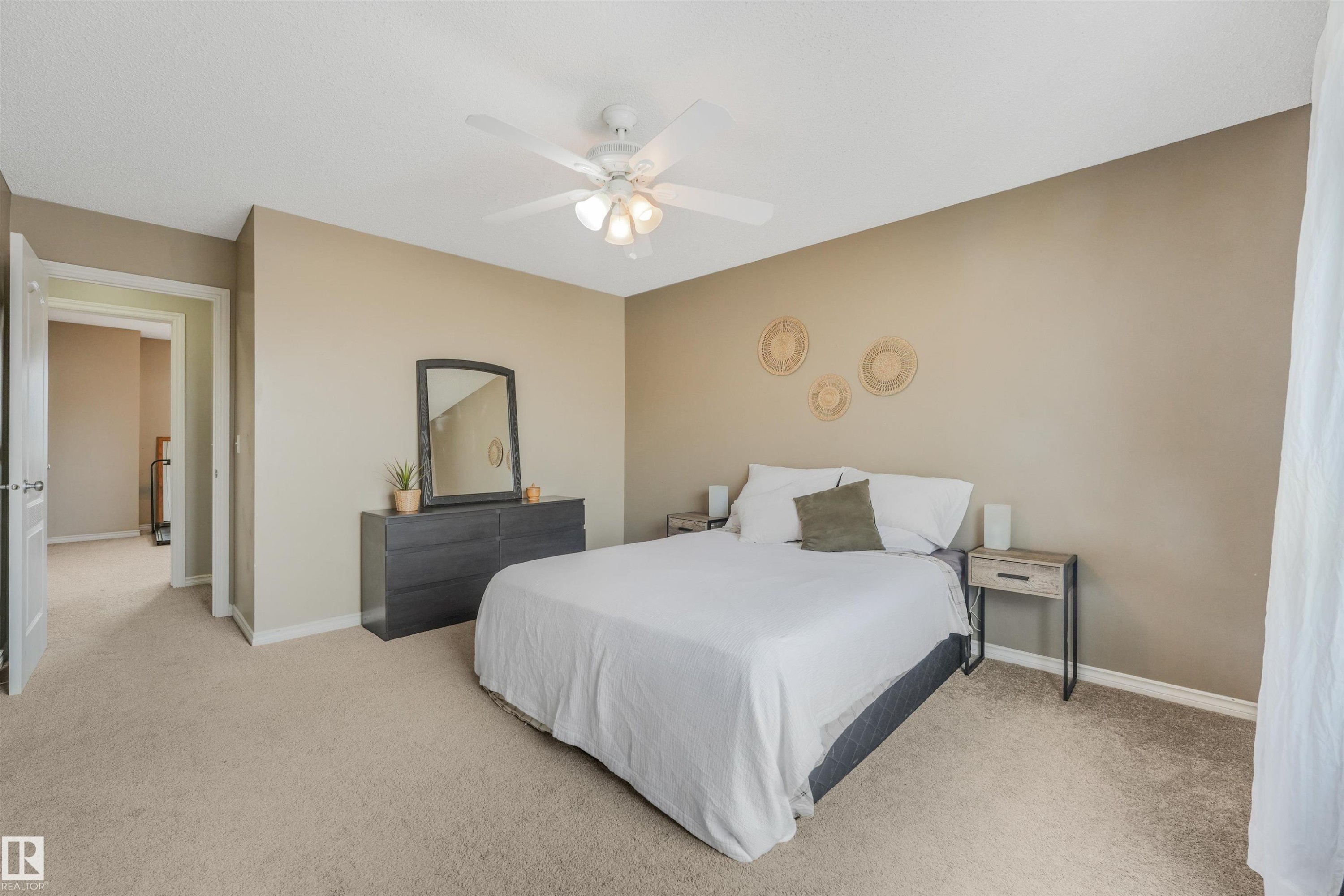 #33 3010 33 Av Nw, Edmonton, AB - Indoor Photo Showing Bedroom