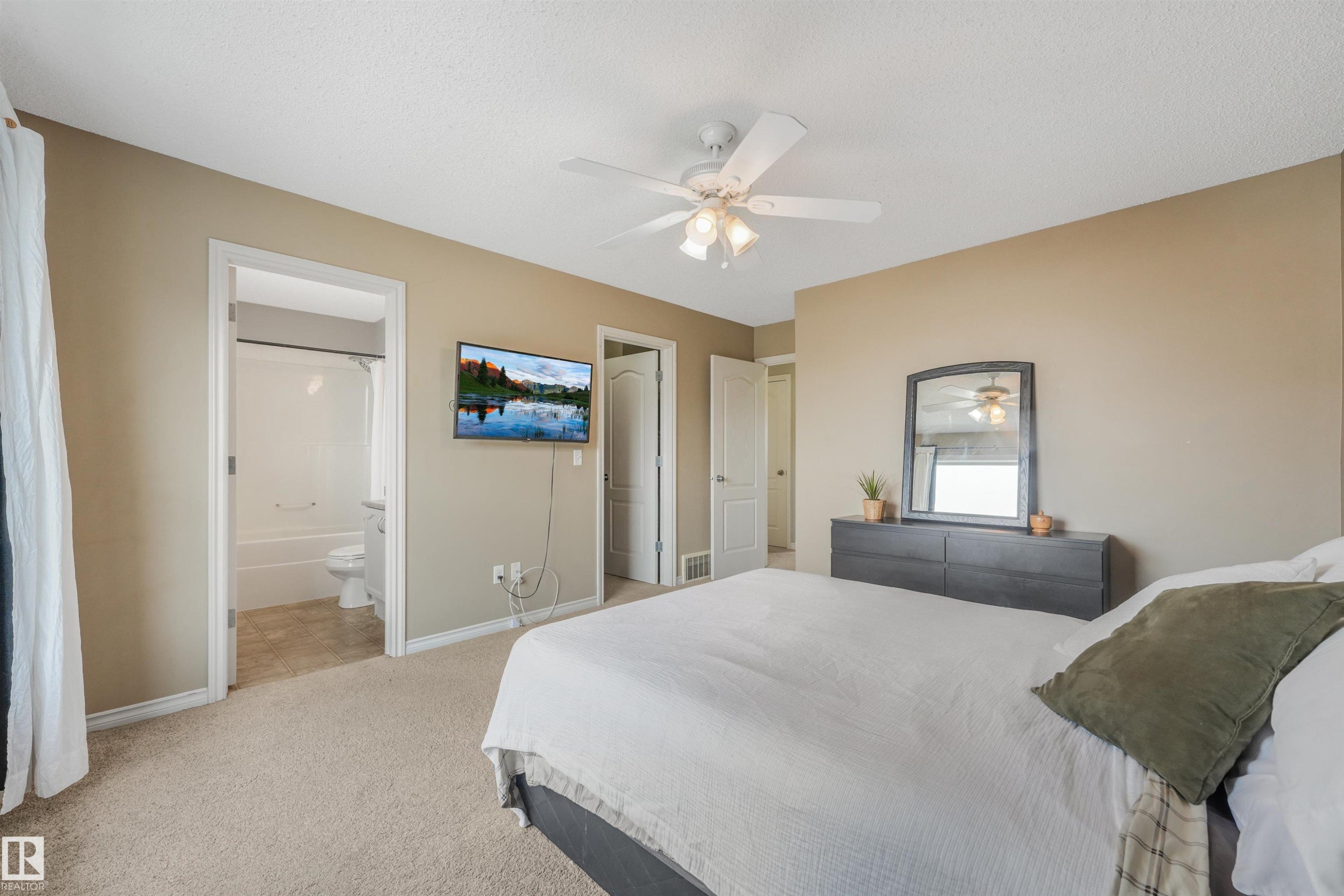 #33 3010 33 Av Nw, Edmonton, AB - Indoor Photo Showing Bedroom