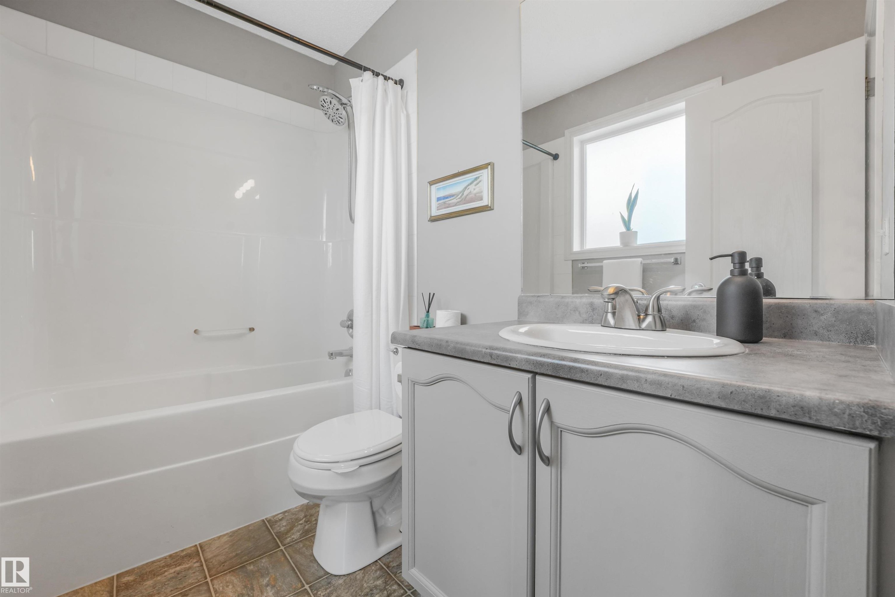 #33 3010 33 Av Nw, Edmonton, AB - Indoor Photo Showing Bathroom